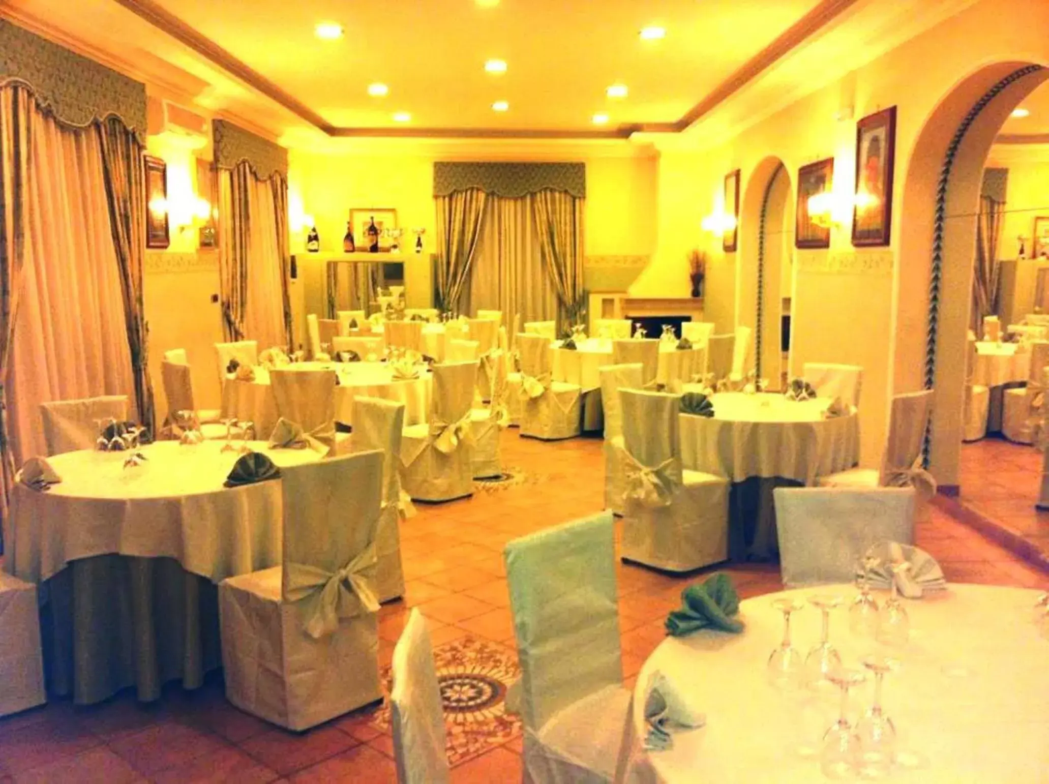 Banquet/Function facilities, Restaurant/Places to Eat in Hotel Parco Dei Principi