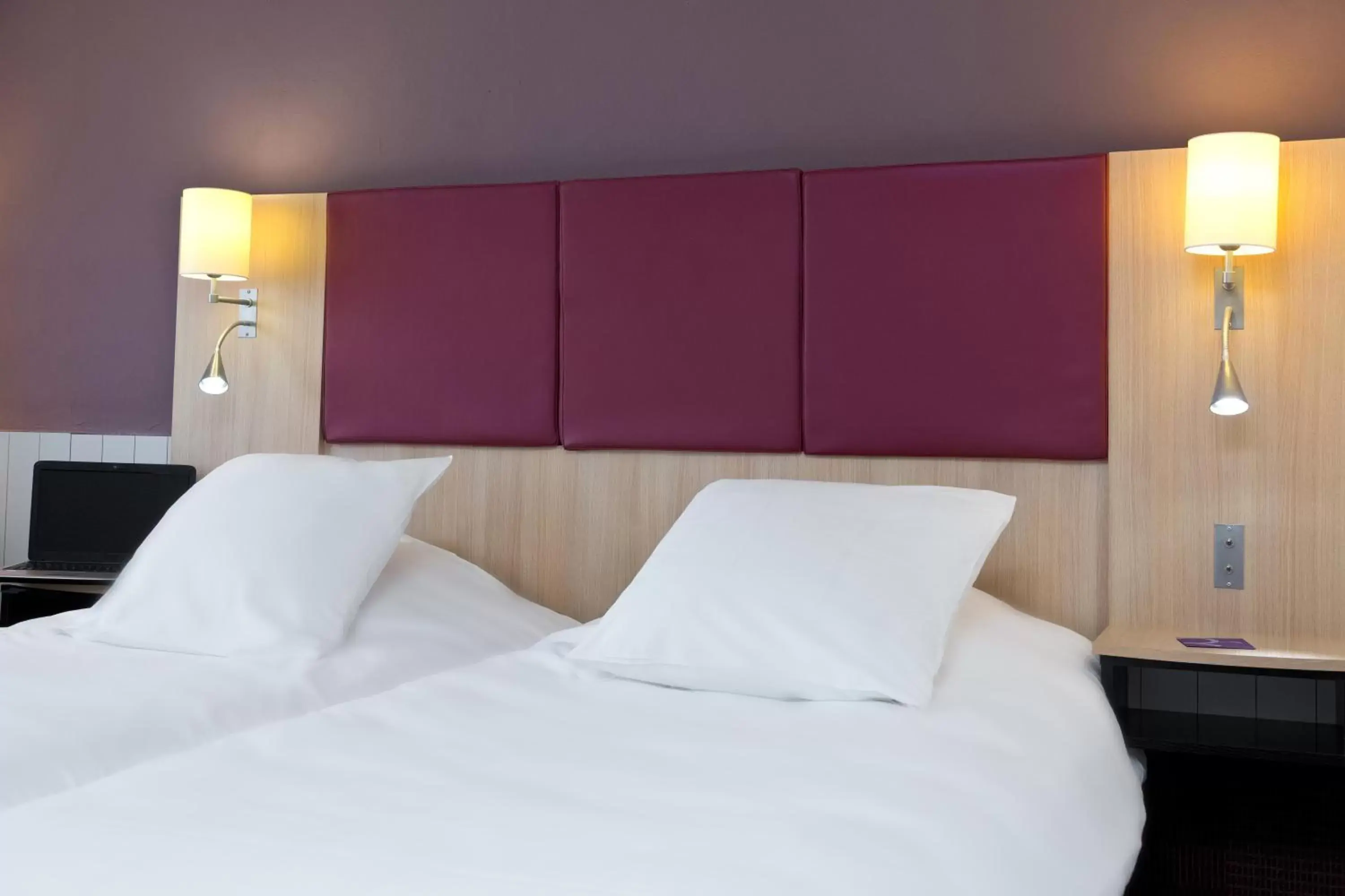 Decorative detail, Bed in Mercure Strasbourg Aéroport