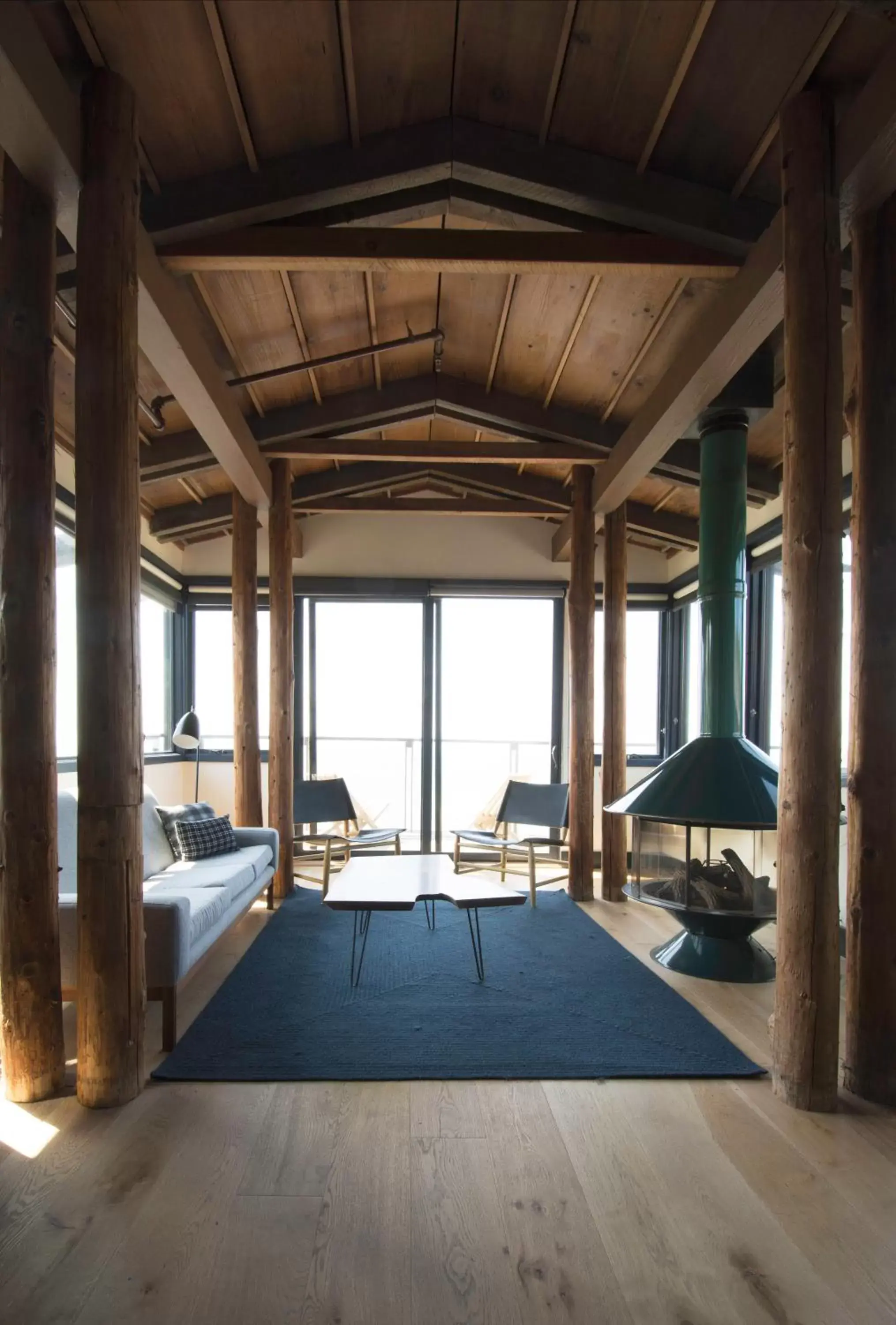 Balcony/Terrace, Bed in Timber Cove Resort Balcony/Terrace, Bed in Timber Cove Resort