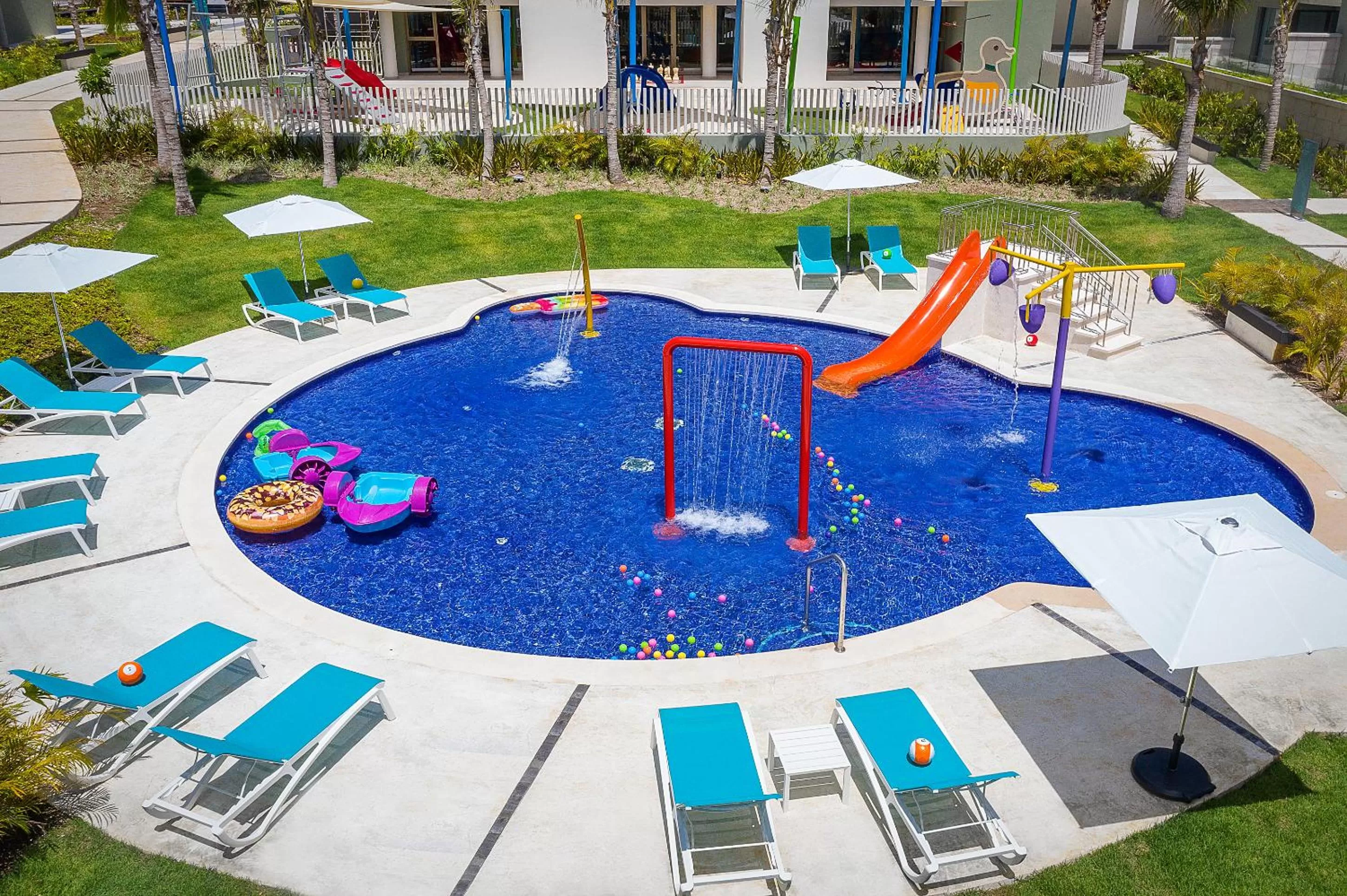 Swimming pool in Catalonia Grand Costa Mujeres All Suites & Spa - All Inclusive