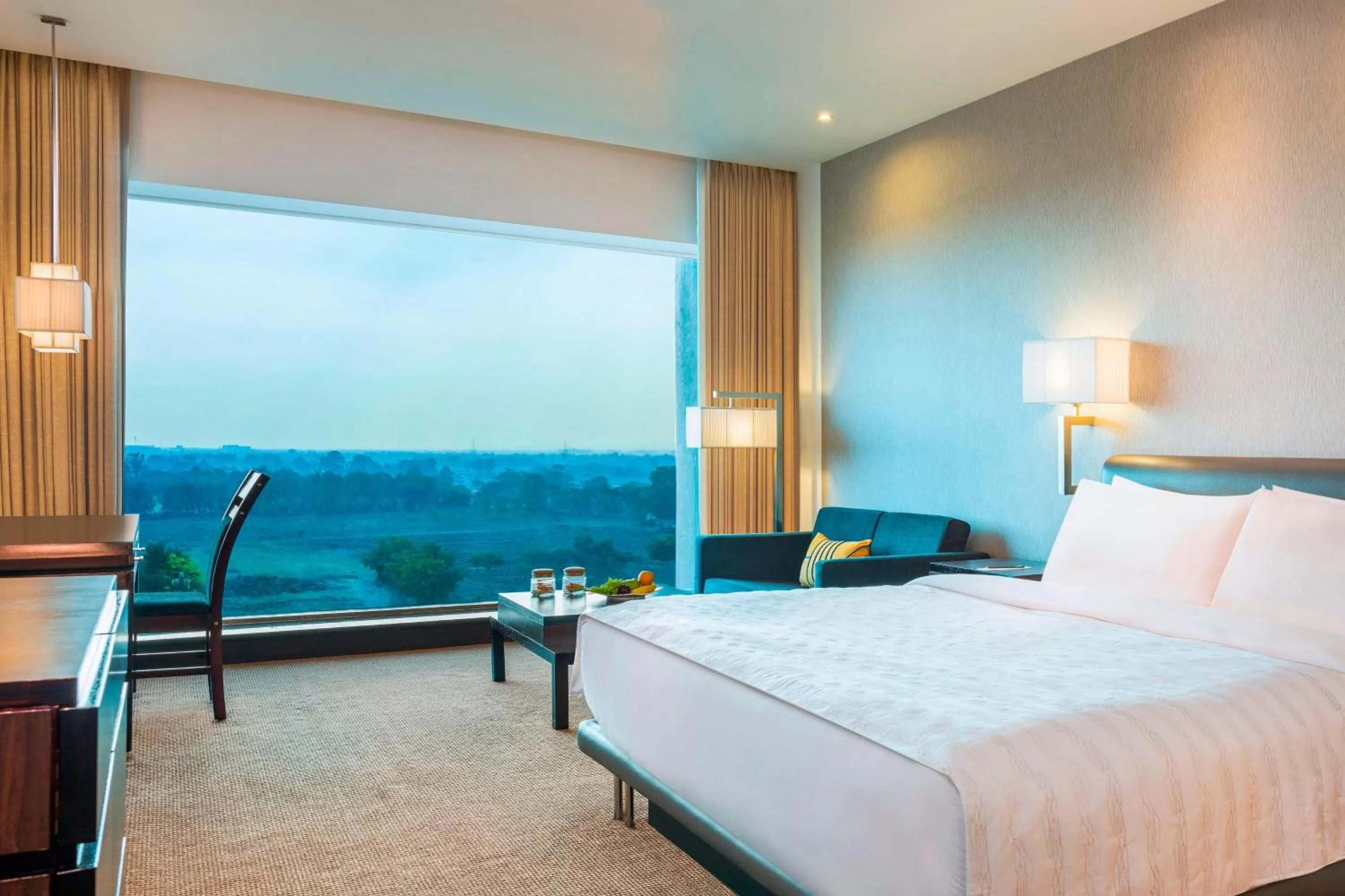 Photo of the whole room, Bed in Le Meridien Nagpur