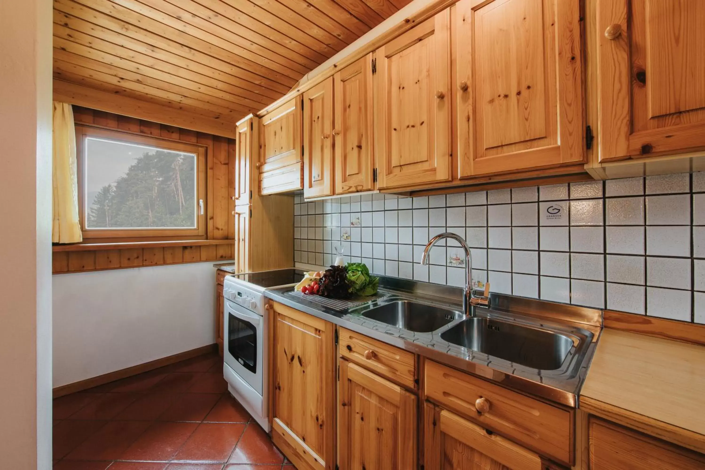 Kitchen/Kitchenette in Residence Obermoarhof
