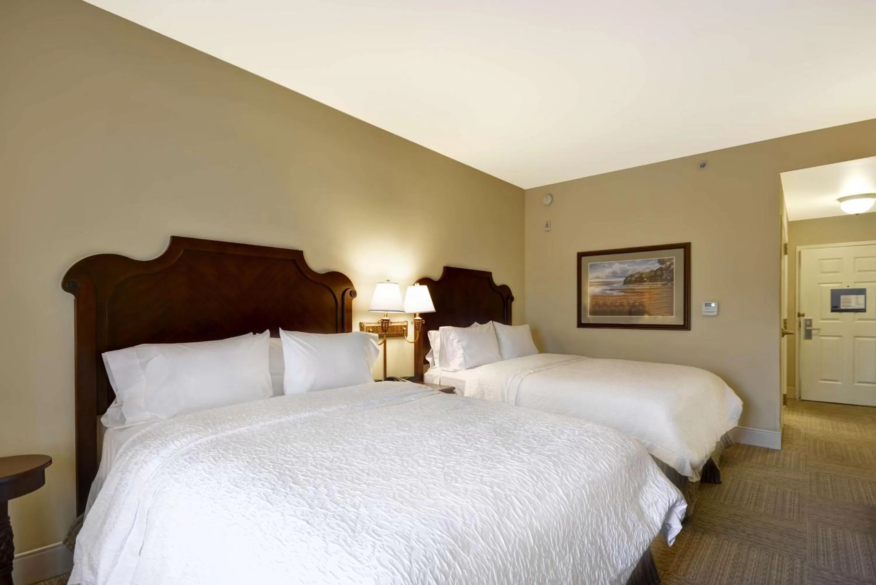 Photo of the whole room, Bed in Hampton Inn & Suites Savannah Historic District