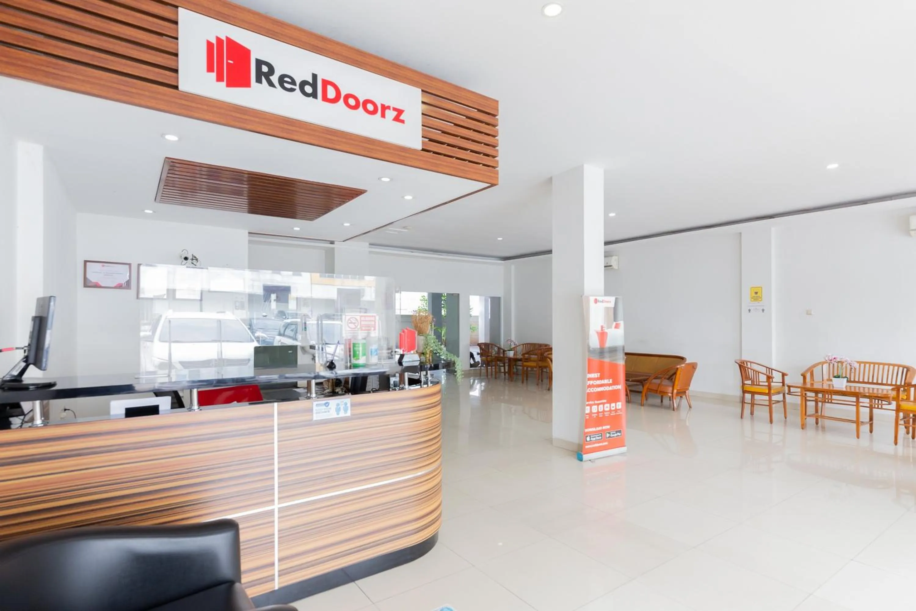 Lobby or reception in RedDoorz Plus near Living Plaza Jababeka