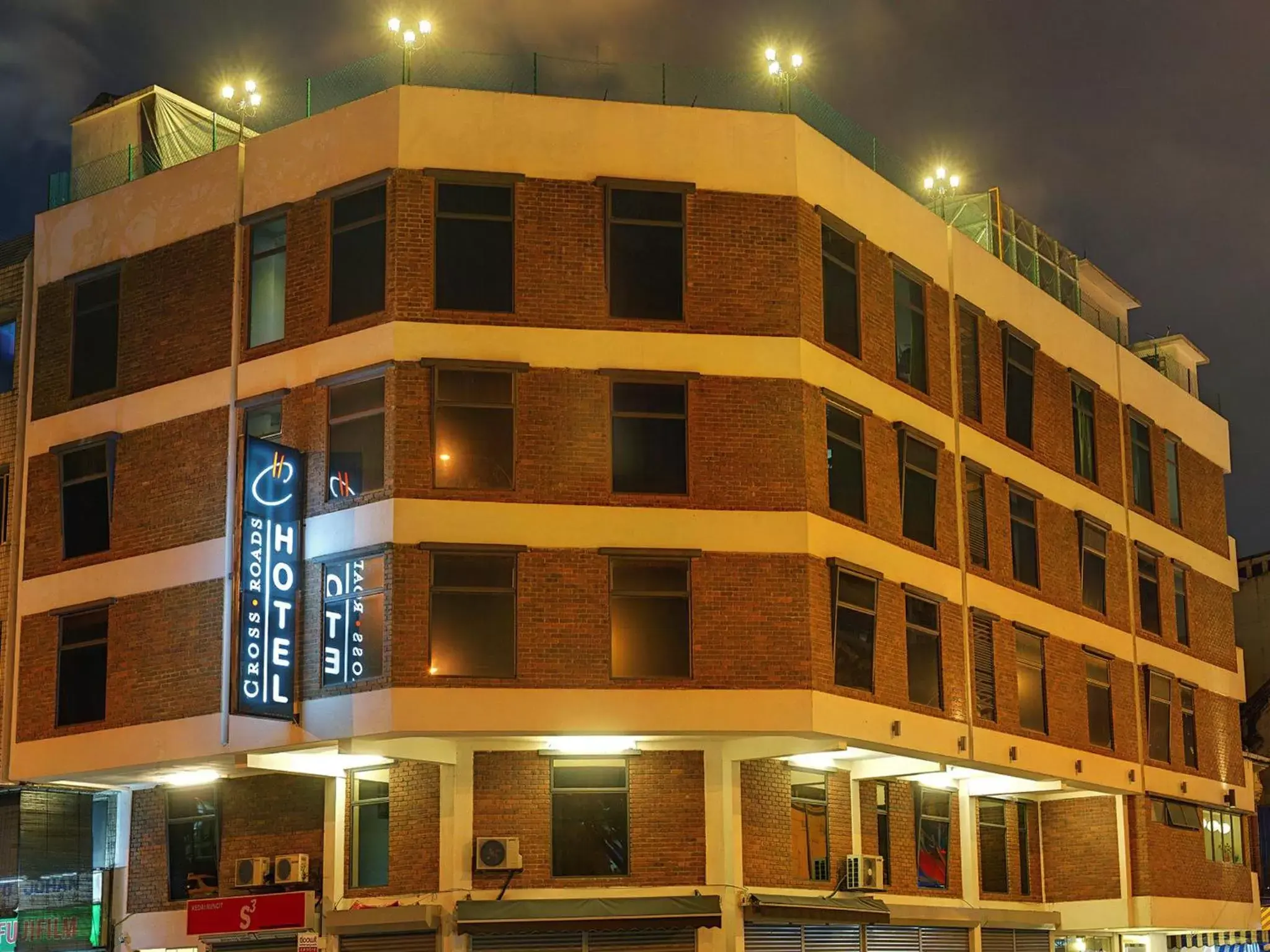 Facade/entrance, Property Building in Crossroads Hotel