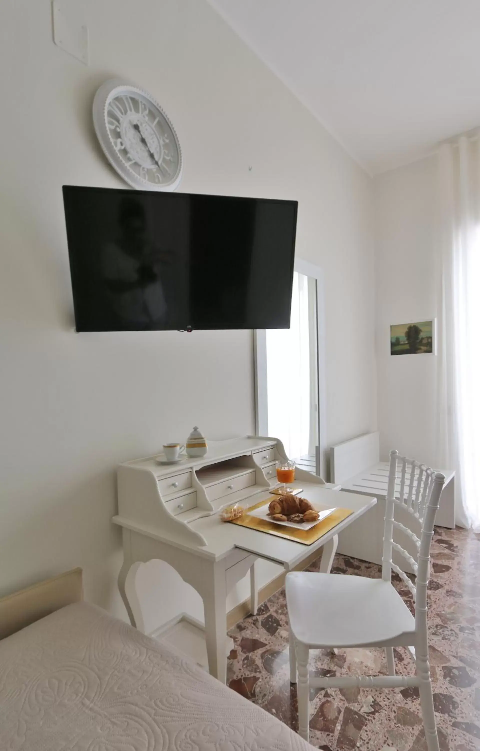 Decorative detail, TV/Entertainment Center in SOLIDEA BNB