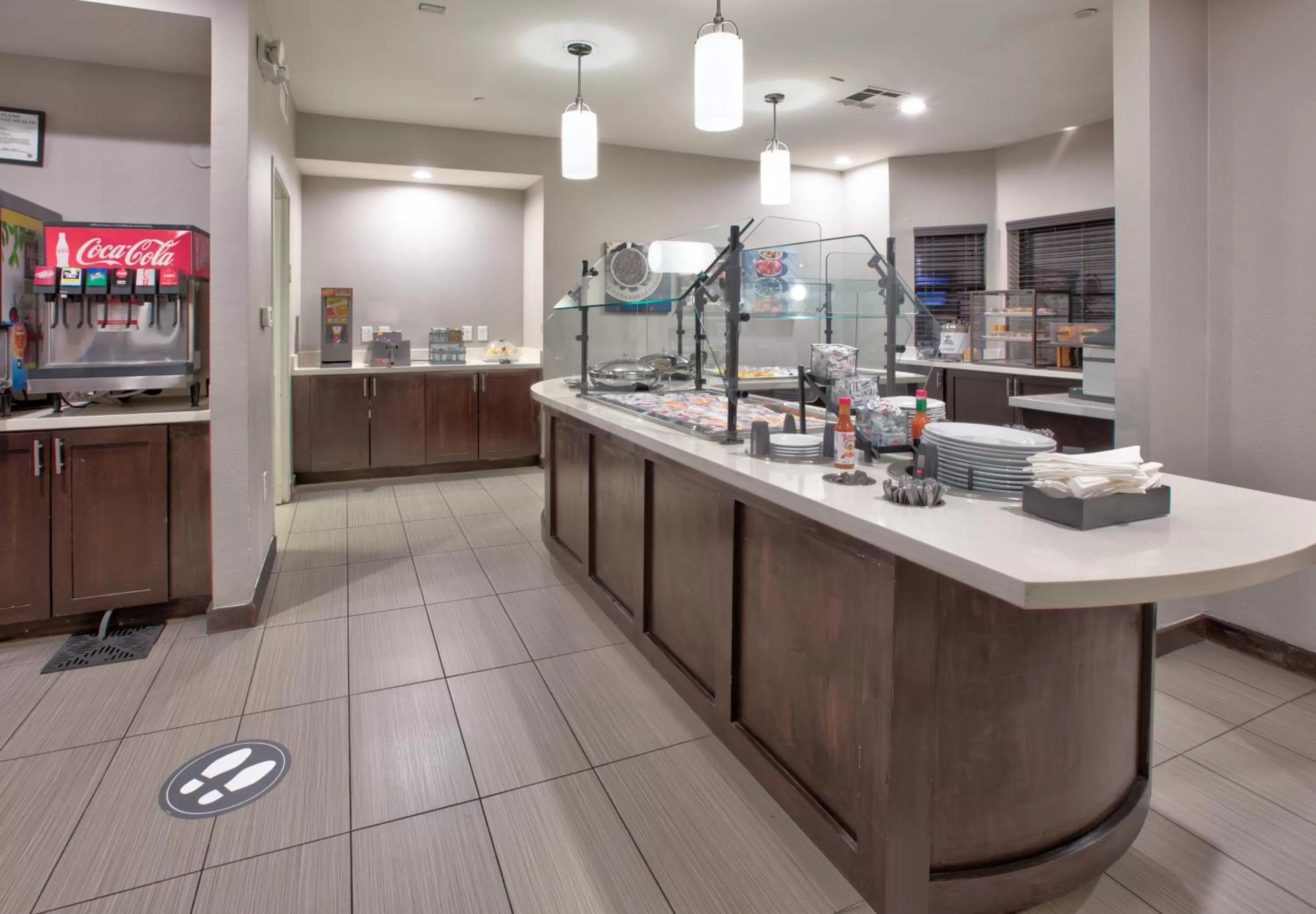 Food and drinks in Staybridge Suites Plano - Richardson Area by IHG