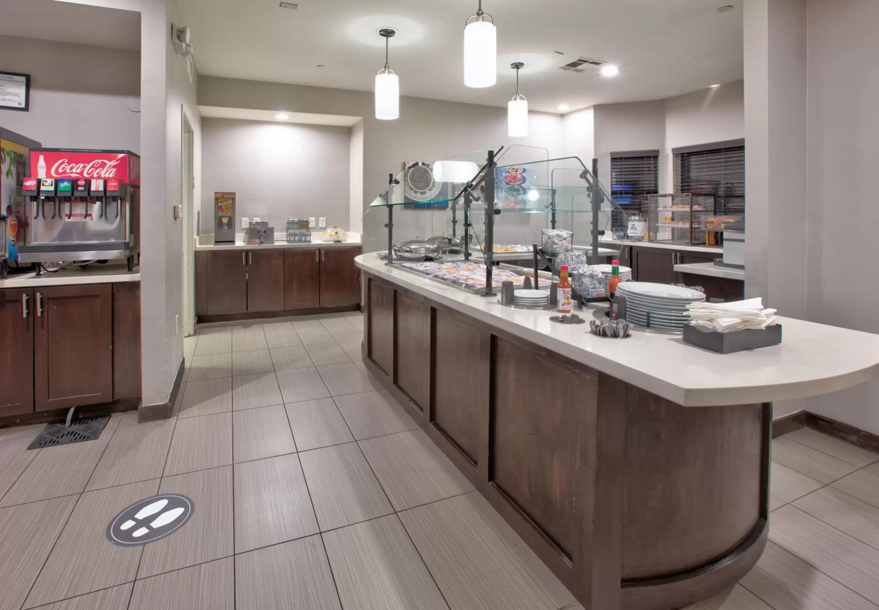 Food and drinks in Staybridge Suites Plano - Richardson Area, an IHG Hotel