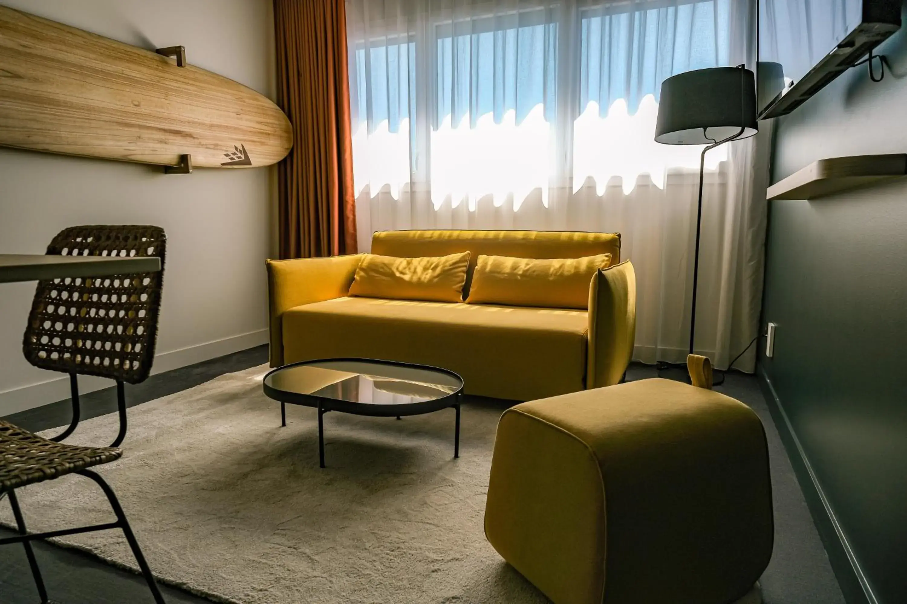 Bed, Seating Area in Live Hotels Bordeaux Lac