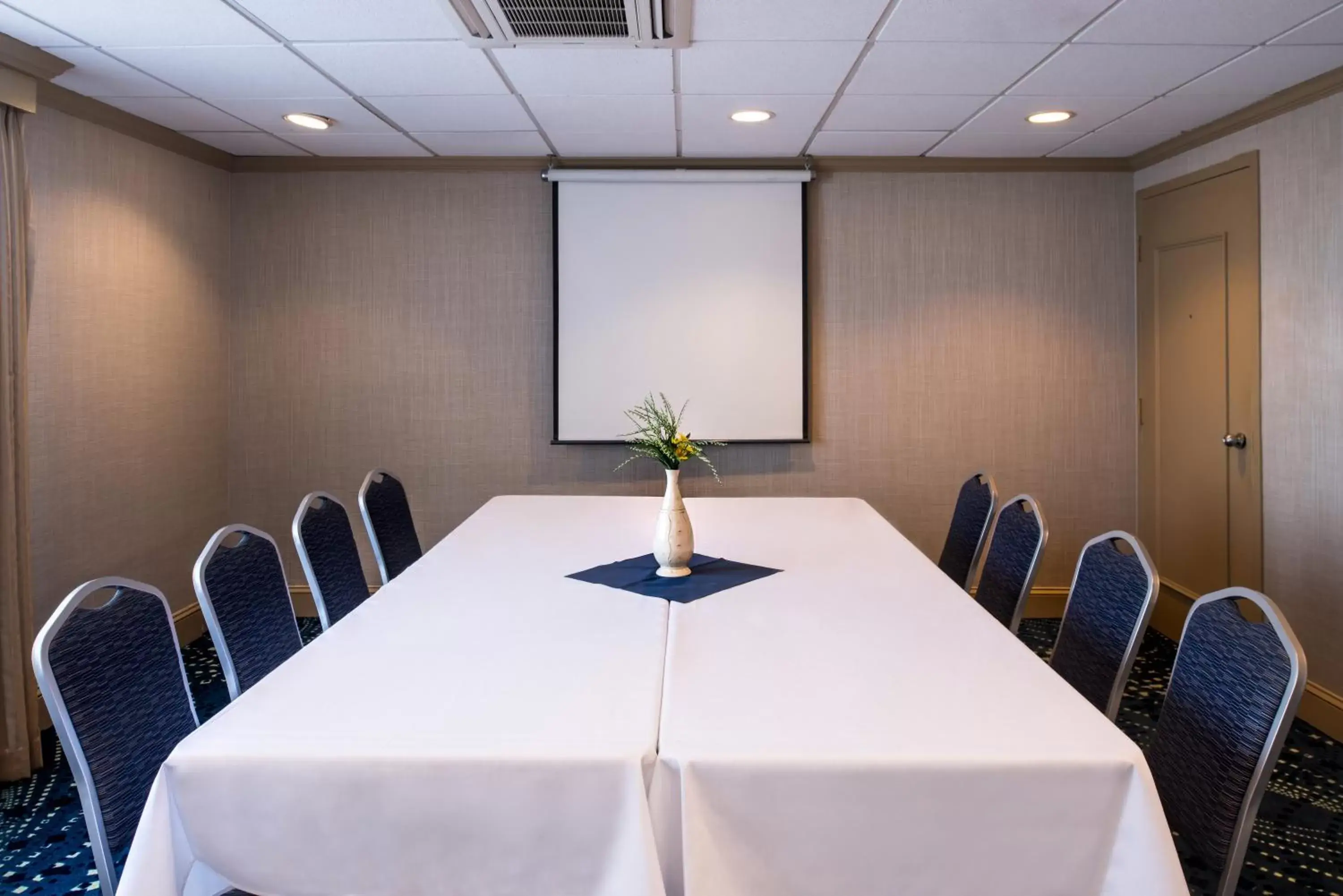 Meeting/conference room in Holiday Inn Concord Downtown, an IHG Hotel