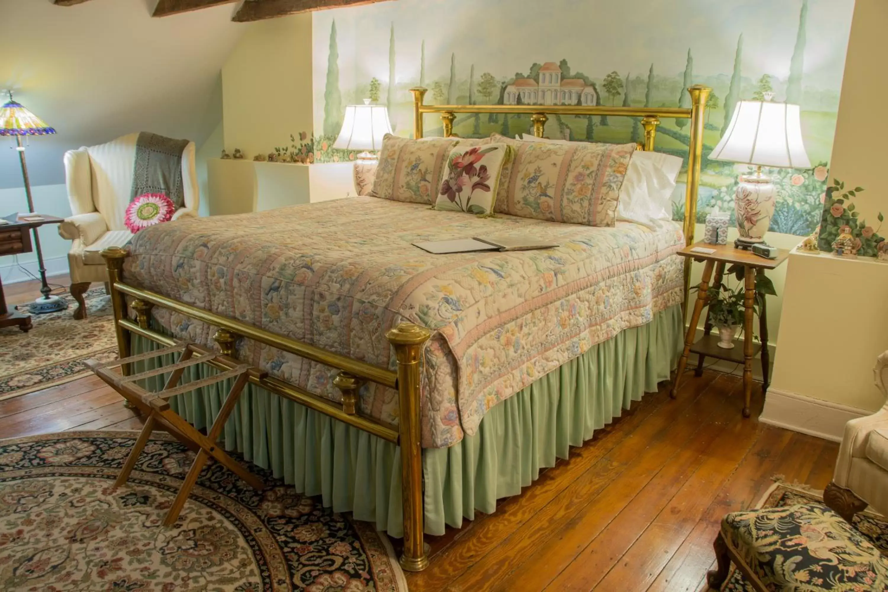 Bed in The Richard Johnston Inn & 1890 Caroline House