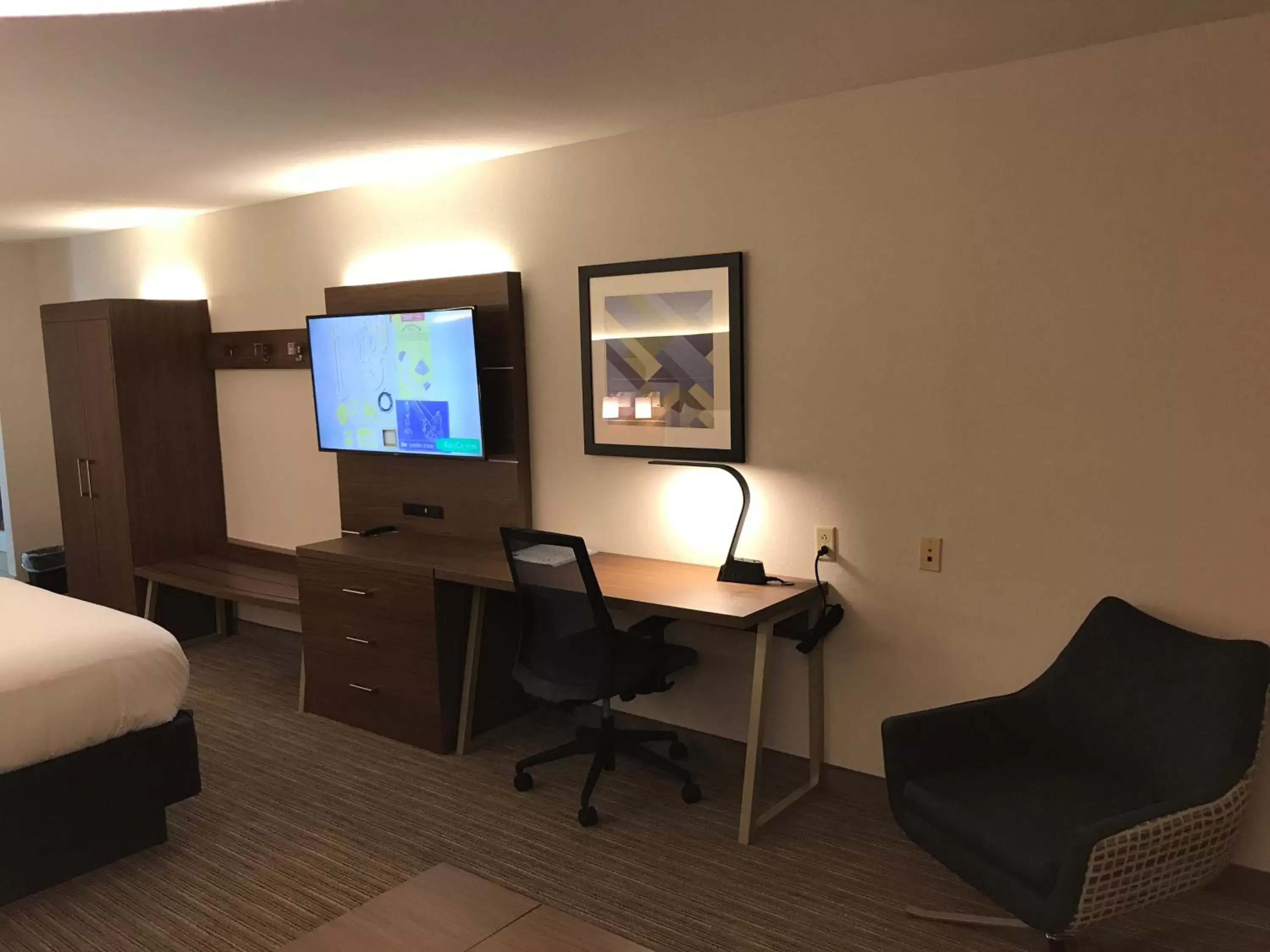 TV and multimedia, TV/Entertainment Center in Holiday Inn Express & Suites., an IHG Hotel
