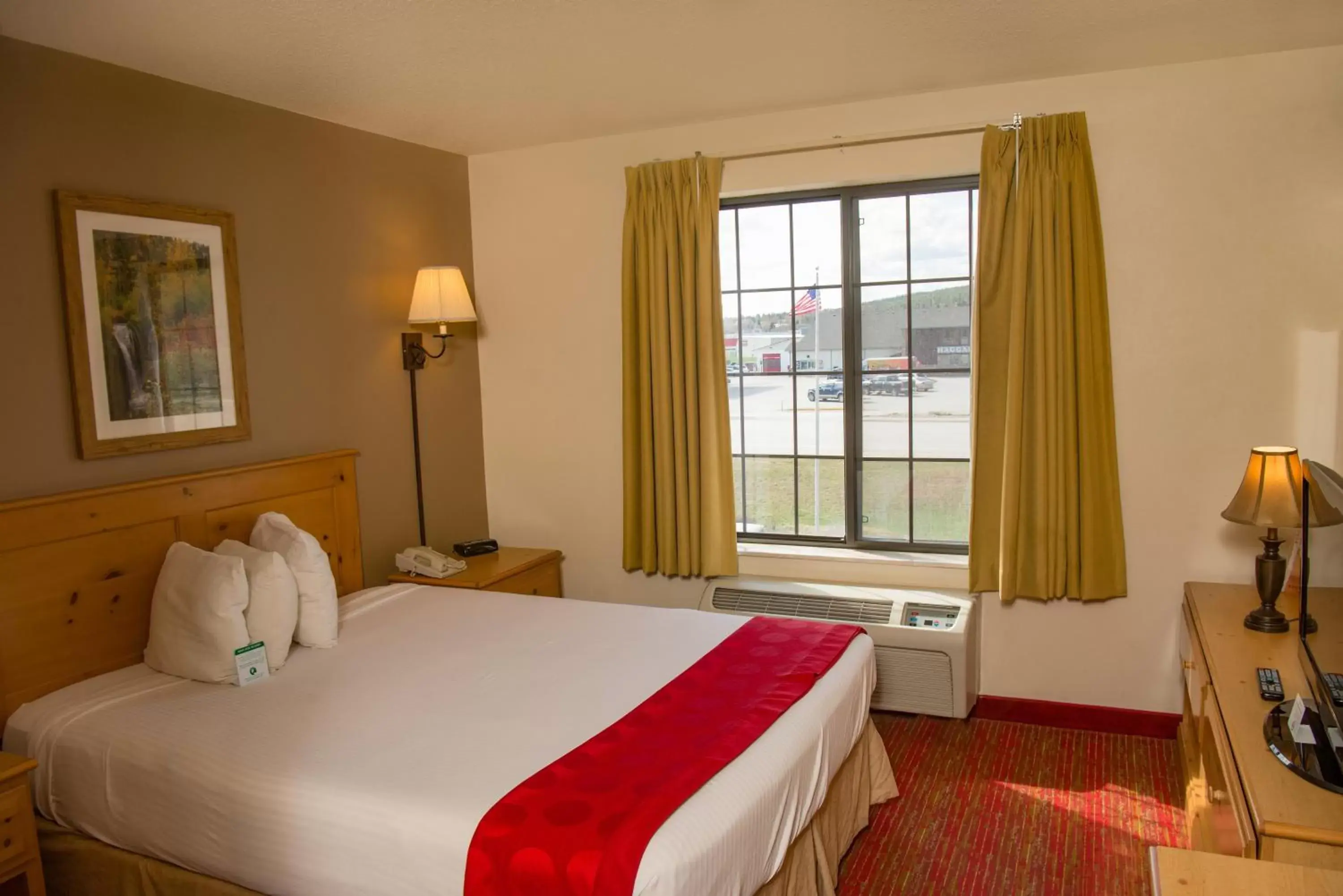 Bed in Summerset Hotel and Suites Rapid City West