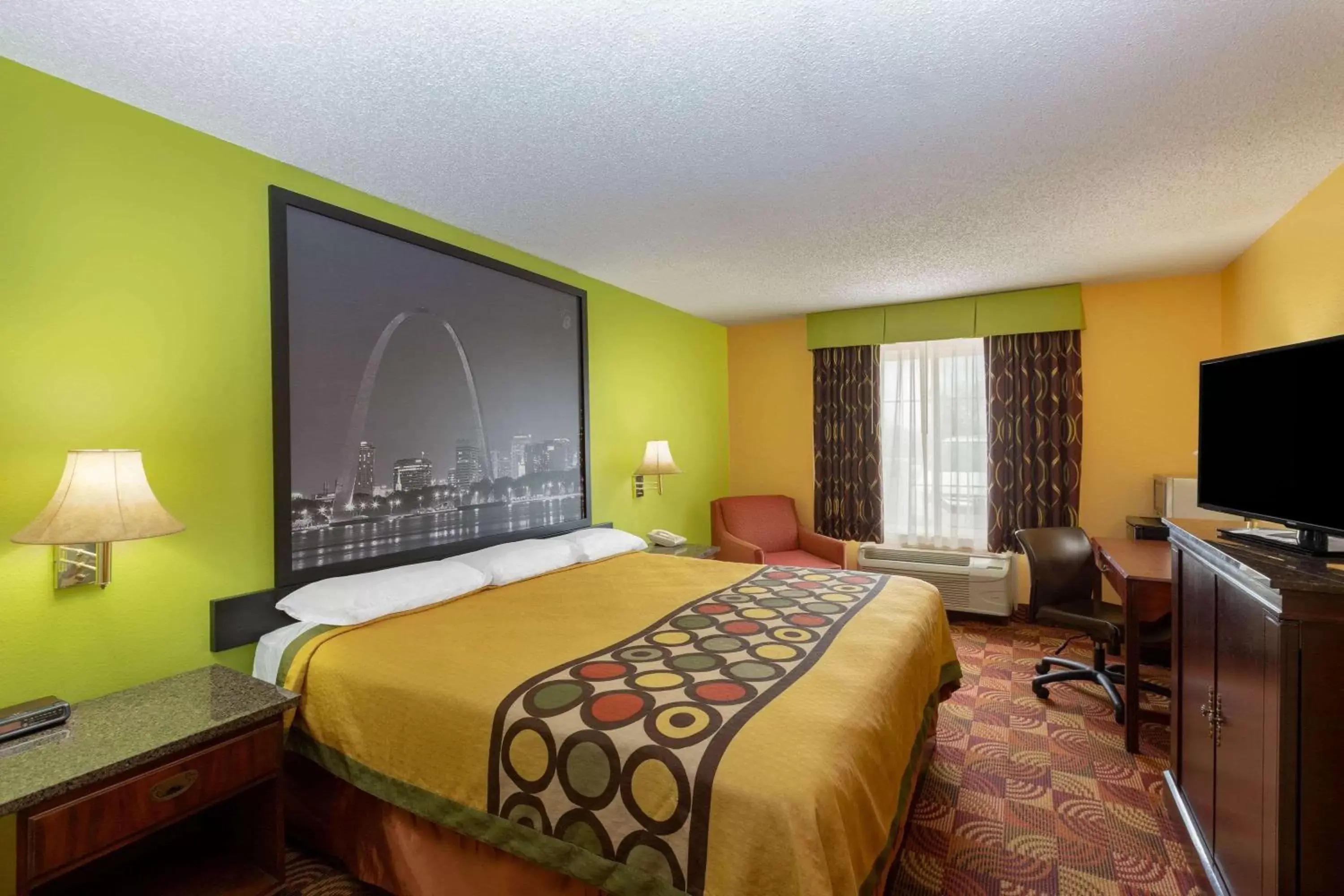 Photo of the whole room, Bed in Super 8 by Wyndham Lake of the Ozarks