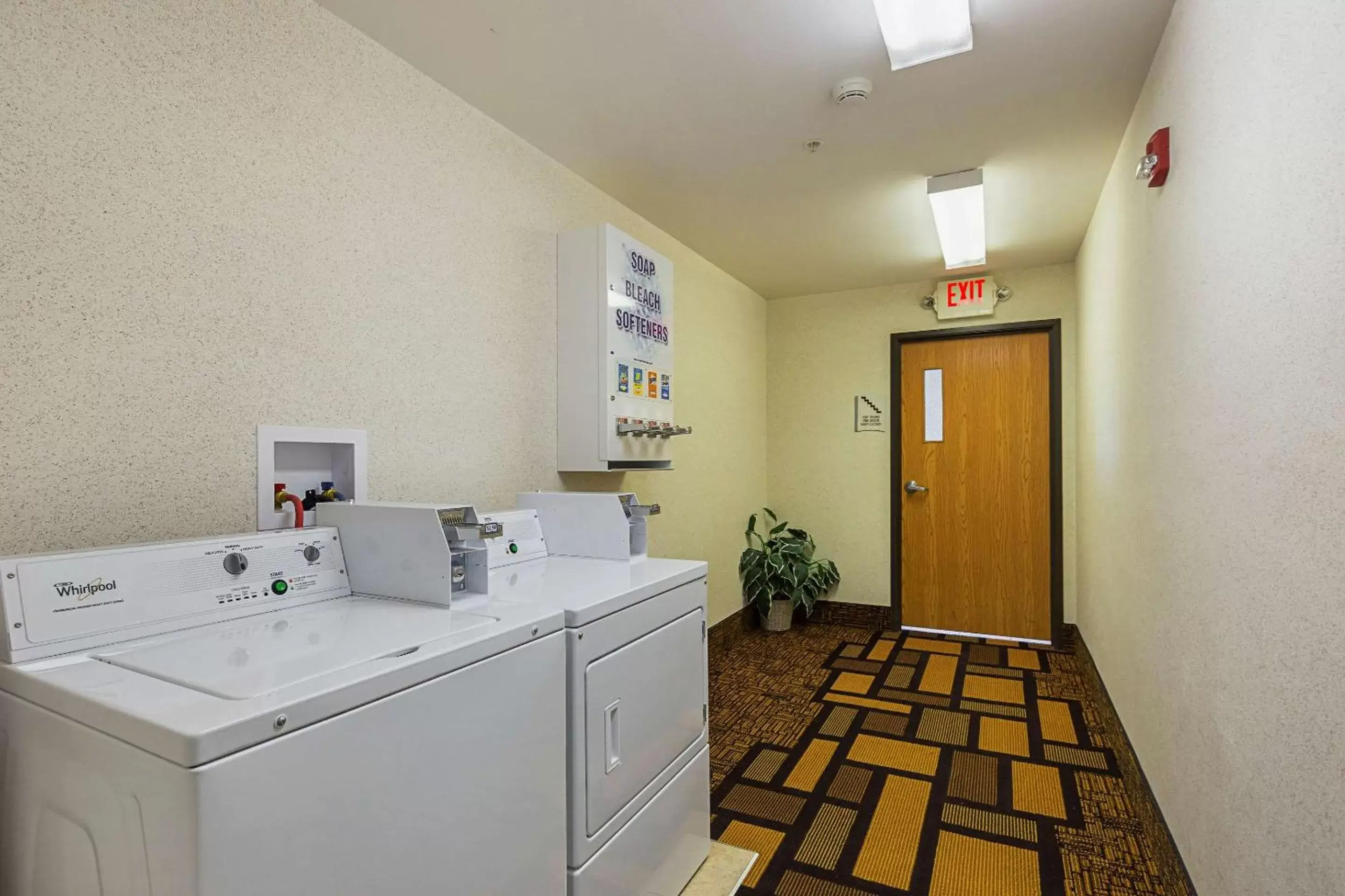 On site, Kitchen/Kitchenette in Quality Inn & Suites Belmont Route 151