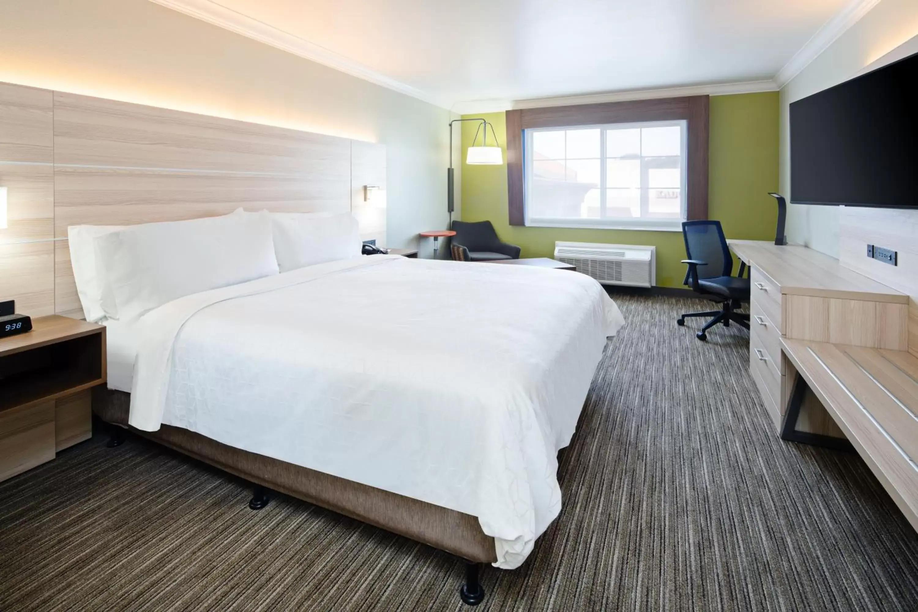 Photo of the whole room, Bed in Holiday Inn Express Hotel & Suites Watsonville, an IHG Hotel
