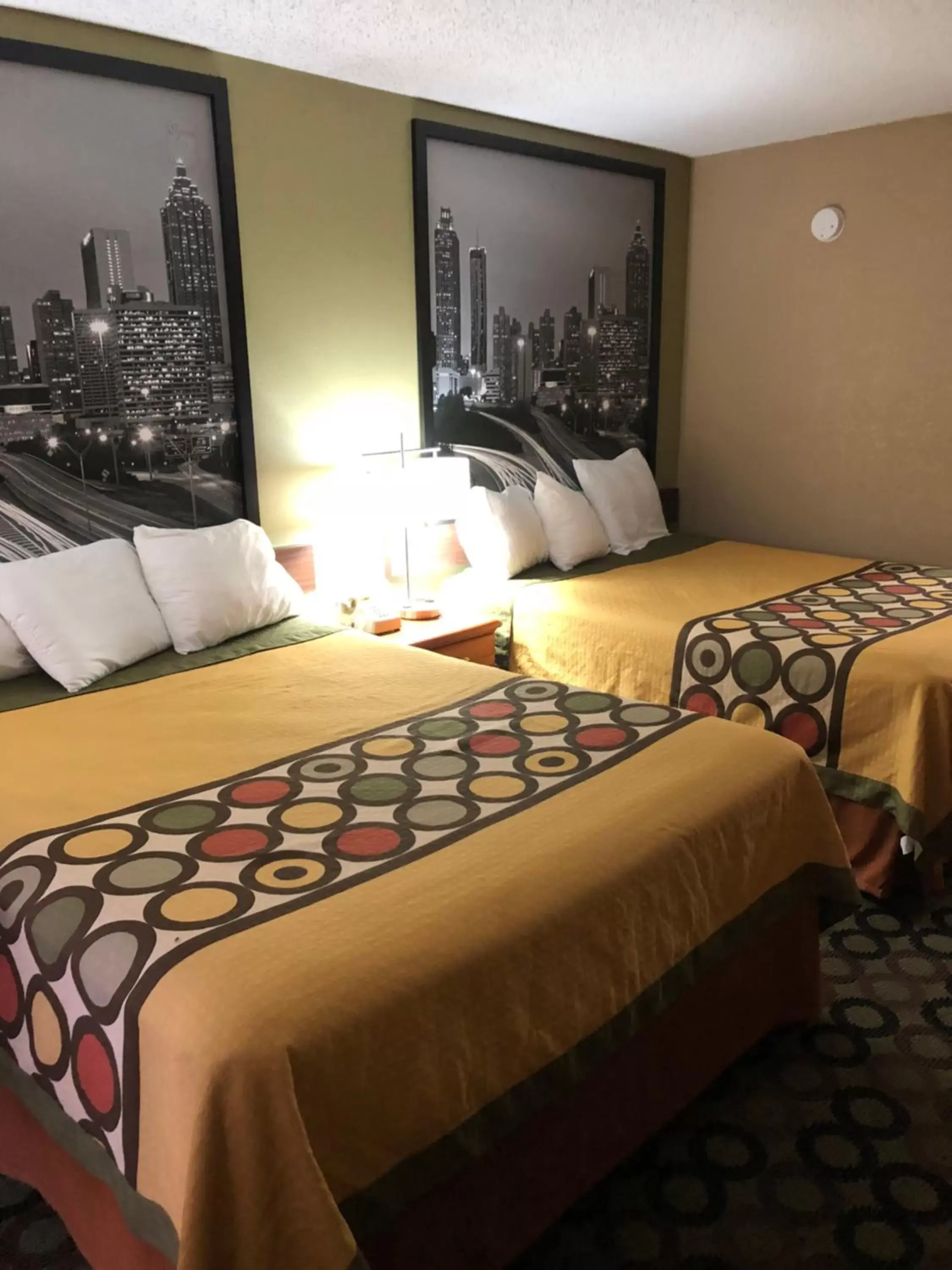 Photo of the whole room, Bed in Super 8 by Wyndham Ashburn