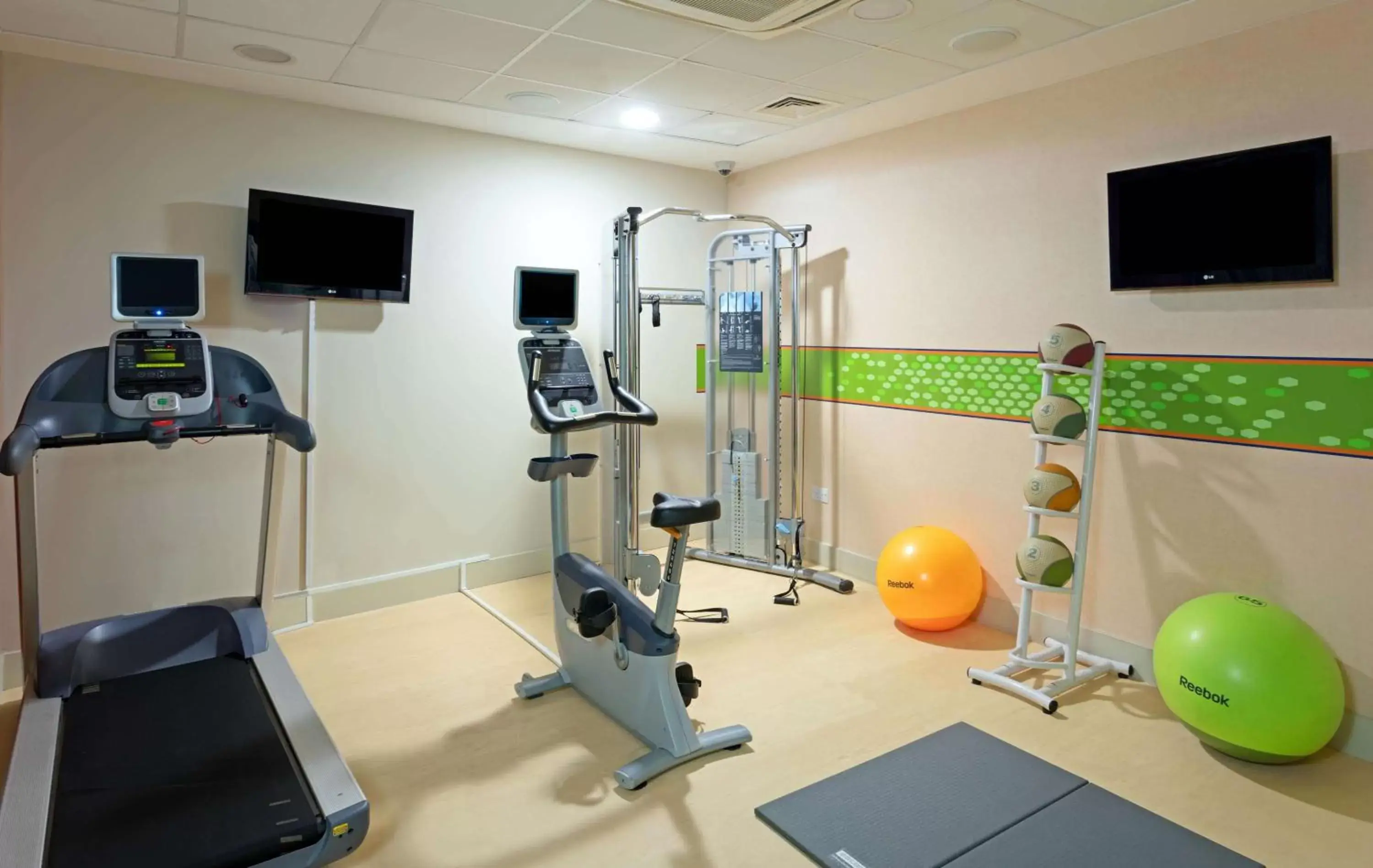 Fitness centre/facilities, Fitness Center/Facilities in Hampton by Hilton London Croydon