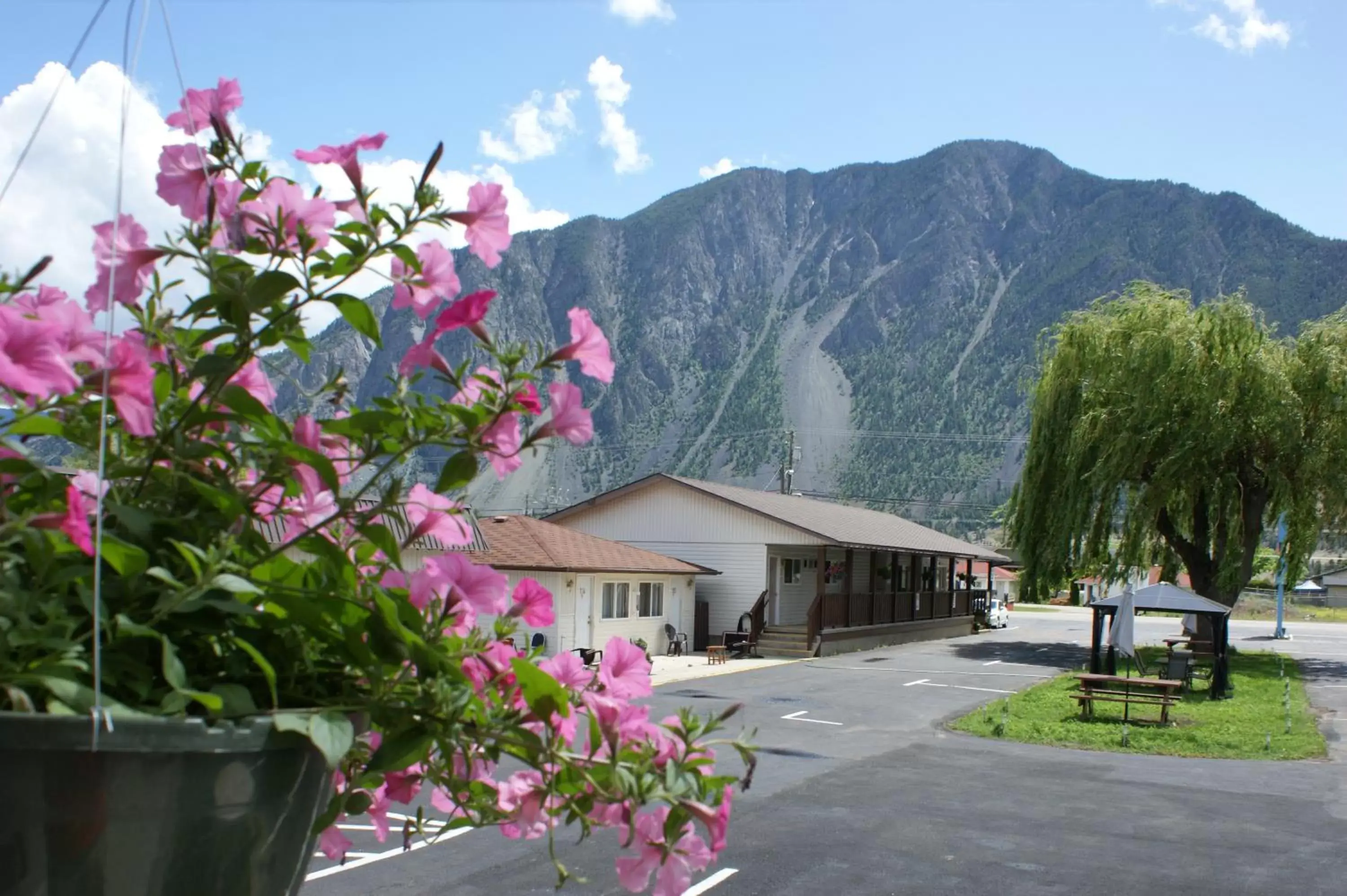 Facade/entrance, Property Building in Elks Motel