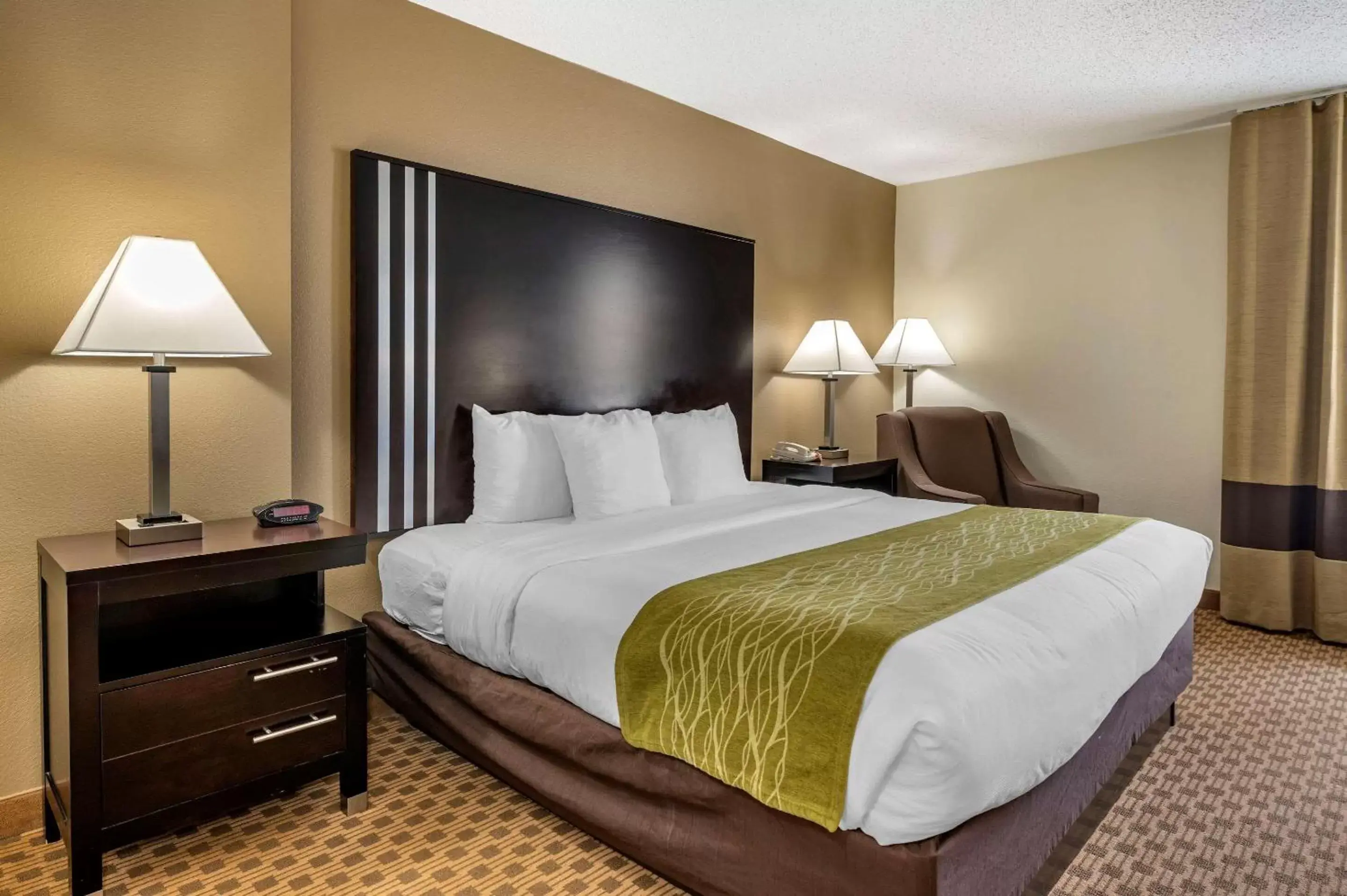 On site, Bed in Comfort Inn Indianapolis East