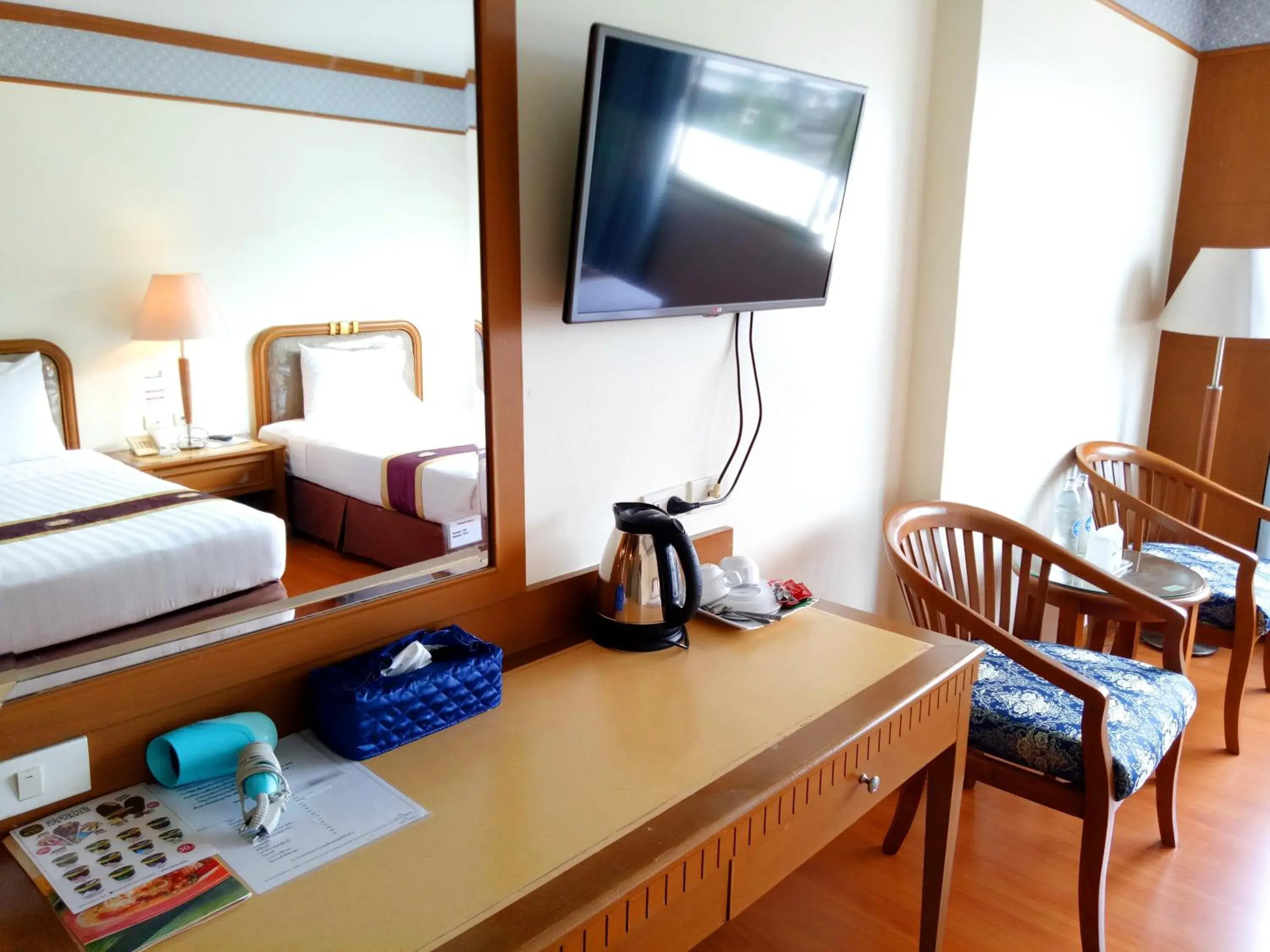 Bedroom, TV/Entertainment Center in Grand Park Hotel (SHA Extra Plus)