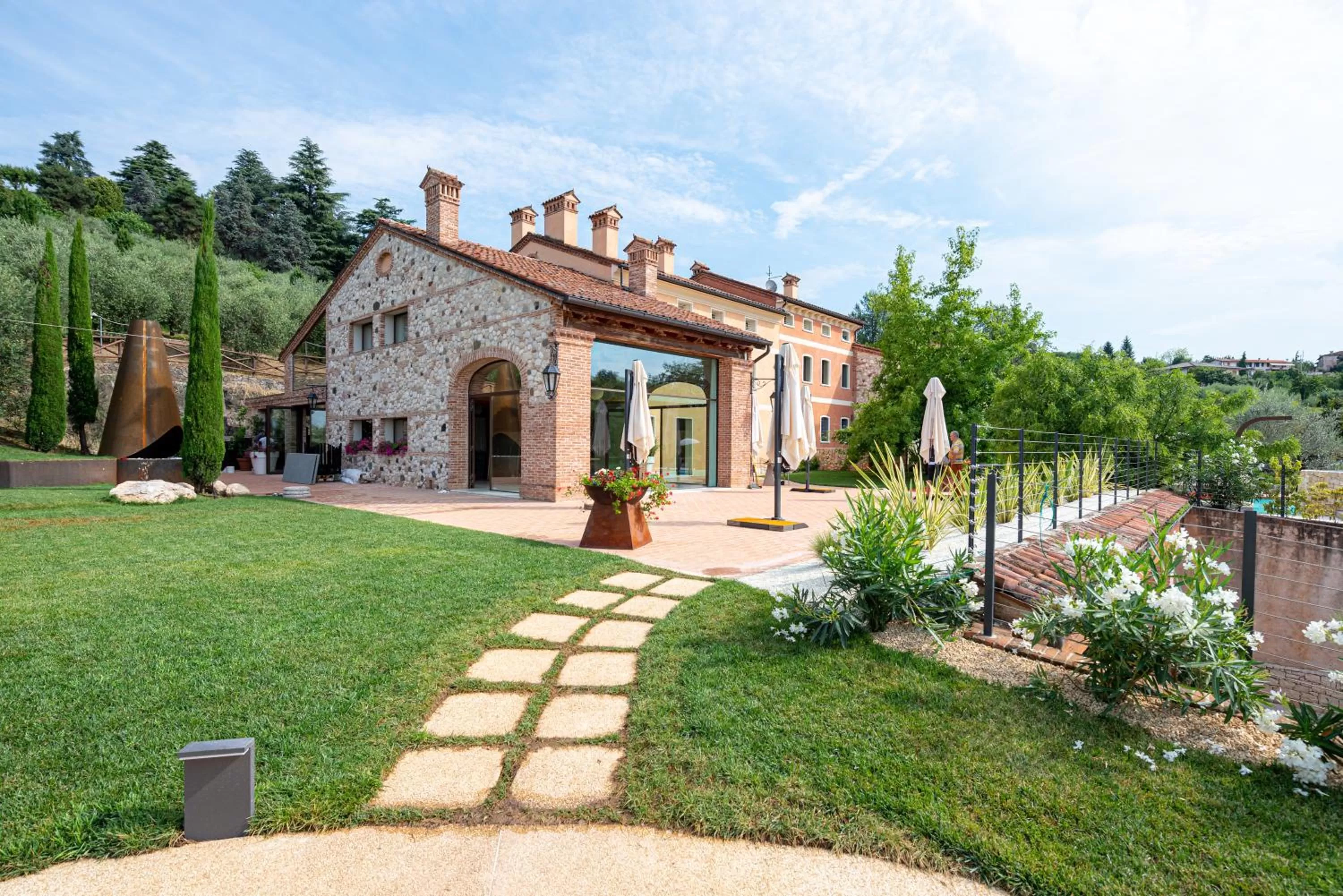 Garden view in Borghetto San Biagio Relais Agriturismo