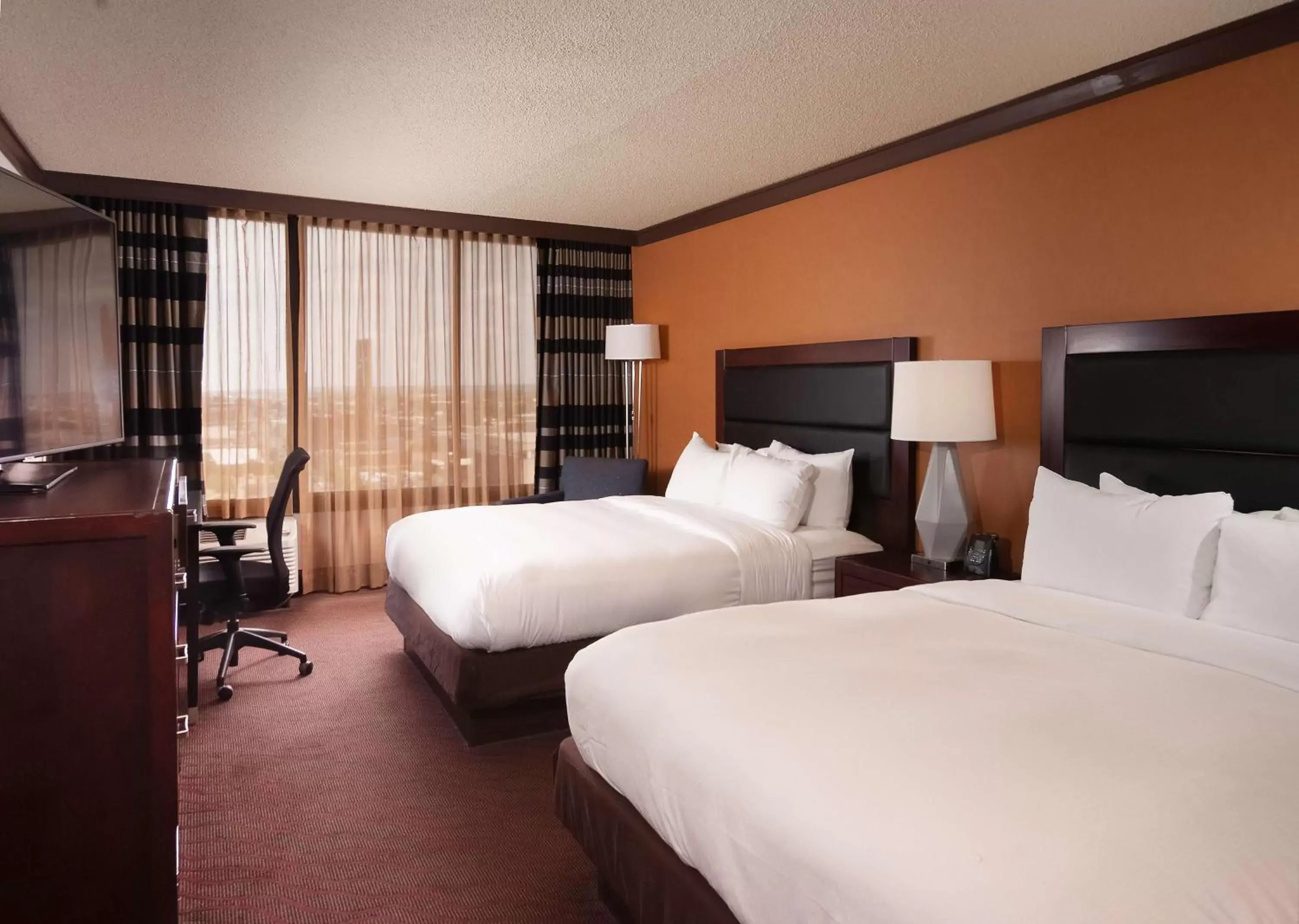 Bedroom, Bed in DoubleTree by Hilton Hotel Cleveland Downtown - Lakeside