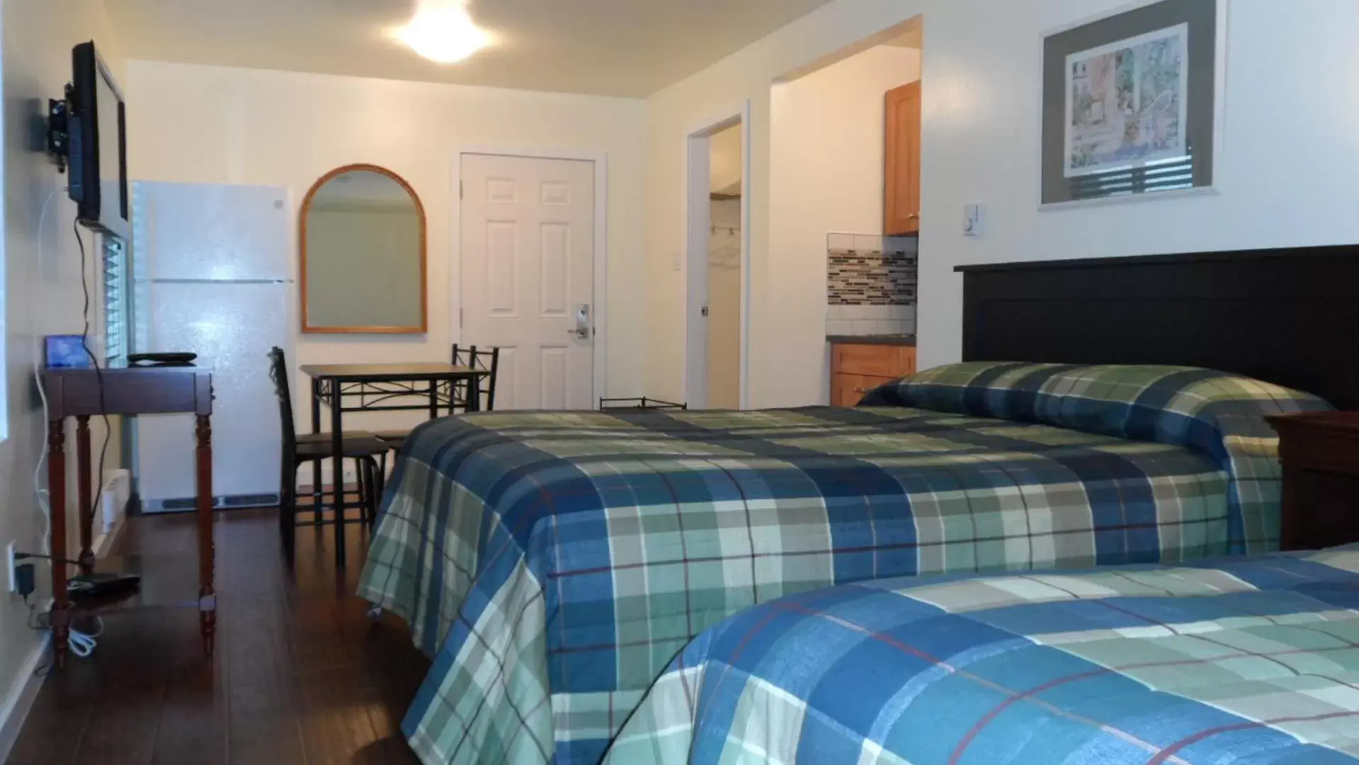 Seating area, Bed in Cherry Tree Inn