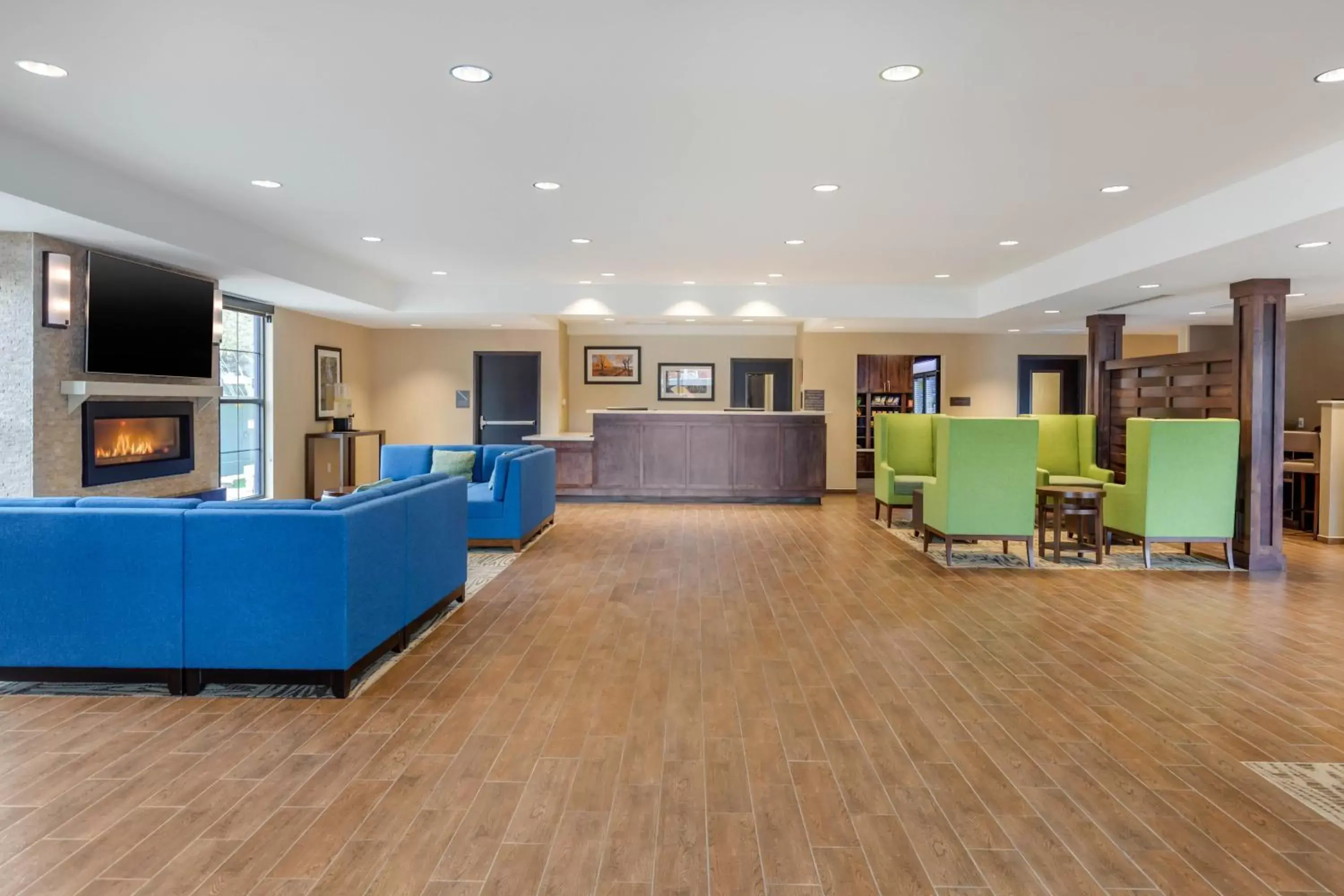 Lobby or reception in Comfort Inn & Suites Schenectady - Scotia