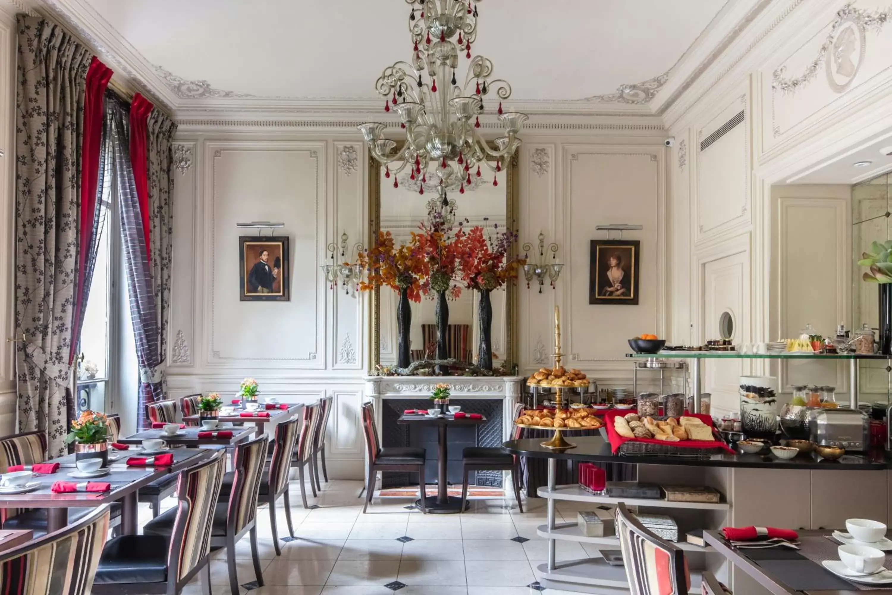 Buffet breakfast, Restaurant/Places to Eat in Hôtel Regent's Garden - Astotel
