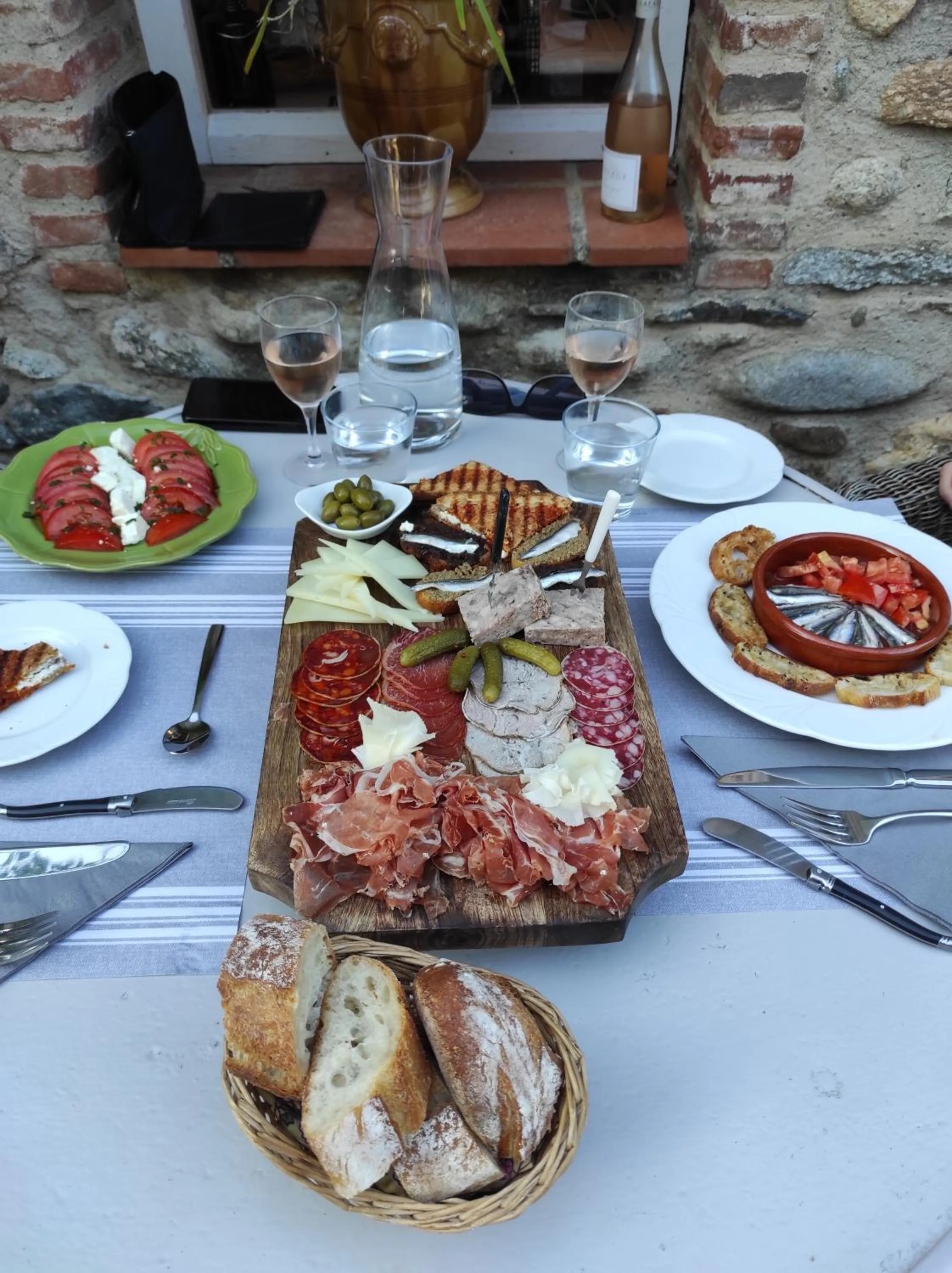 Restaurant/places to eat in Hotel Le Mas Trilles