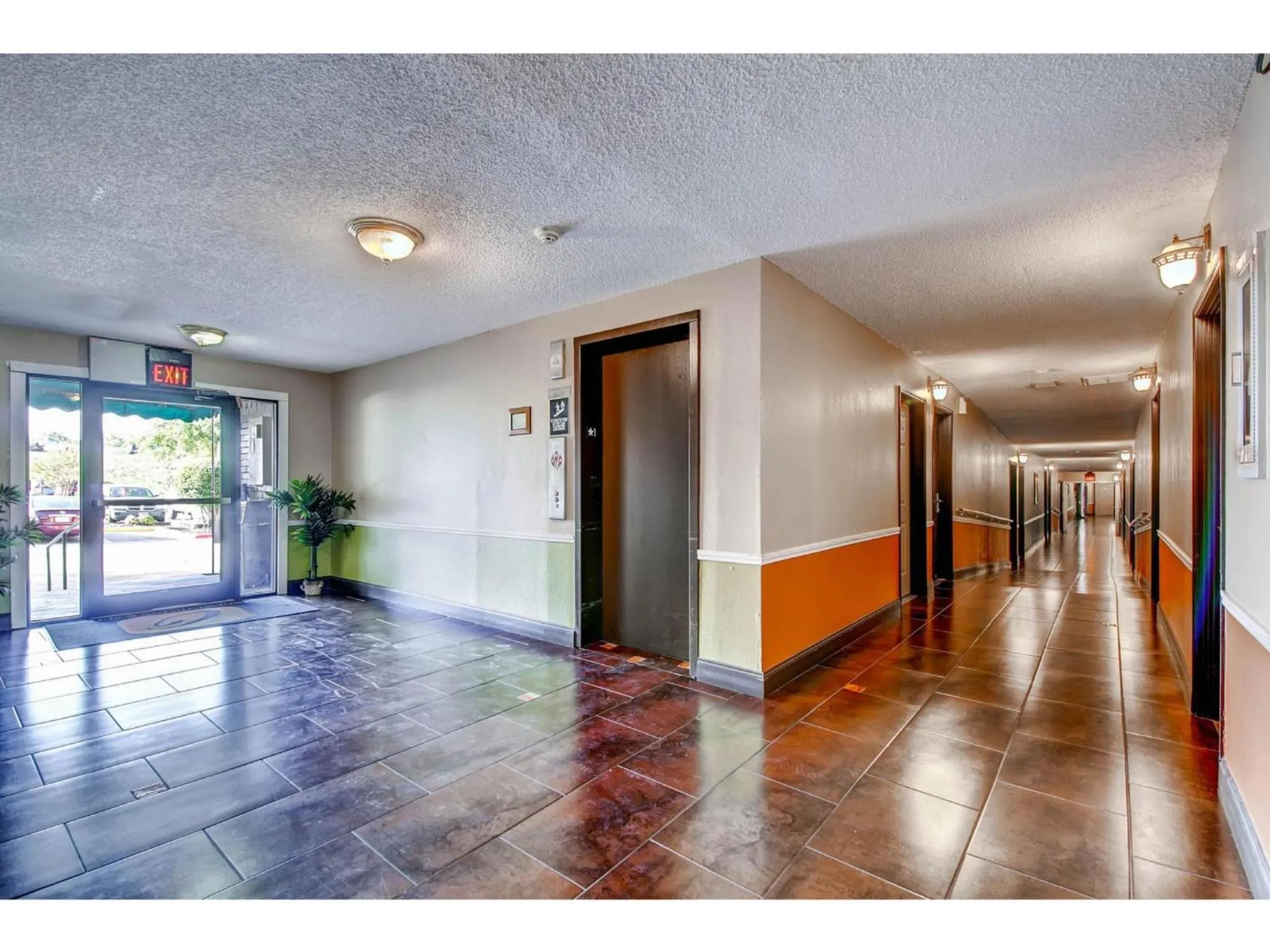 Lobby or reception in Orangewood Inn and Suites Midtown