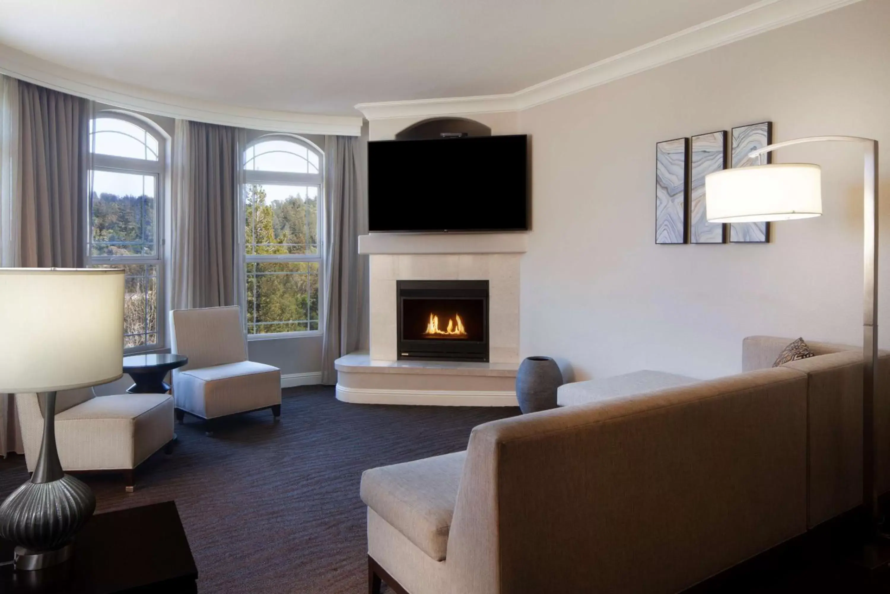 Living room, Seating Area in Hilton Santa Cruz Scotts Valley