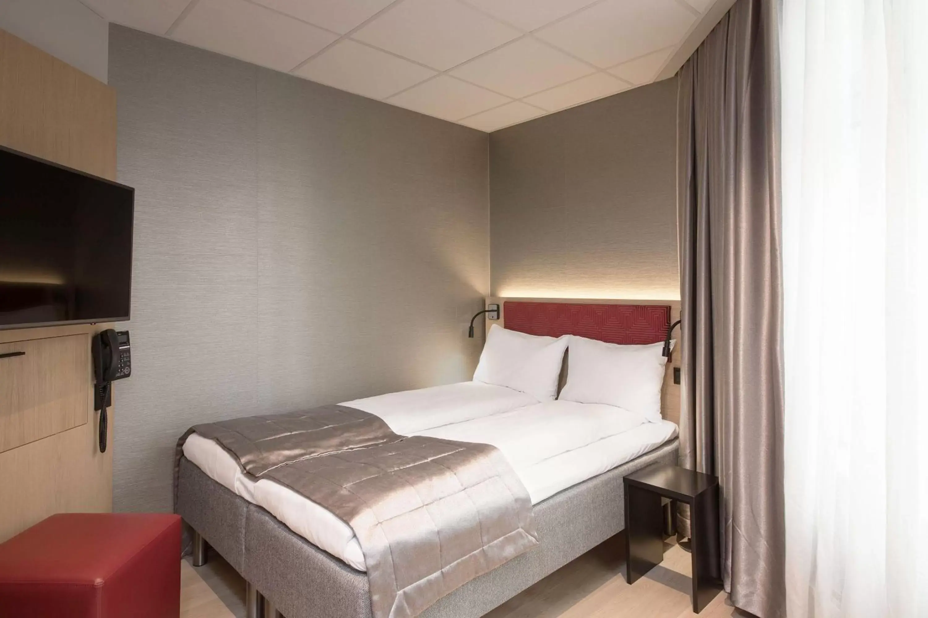 Bed in Bergen Harbour Hotel, WorldHotels Crafted