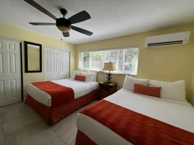 Bedroom, Bed in Coconut Bay Resort - Key Largo