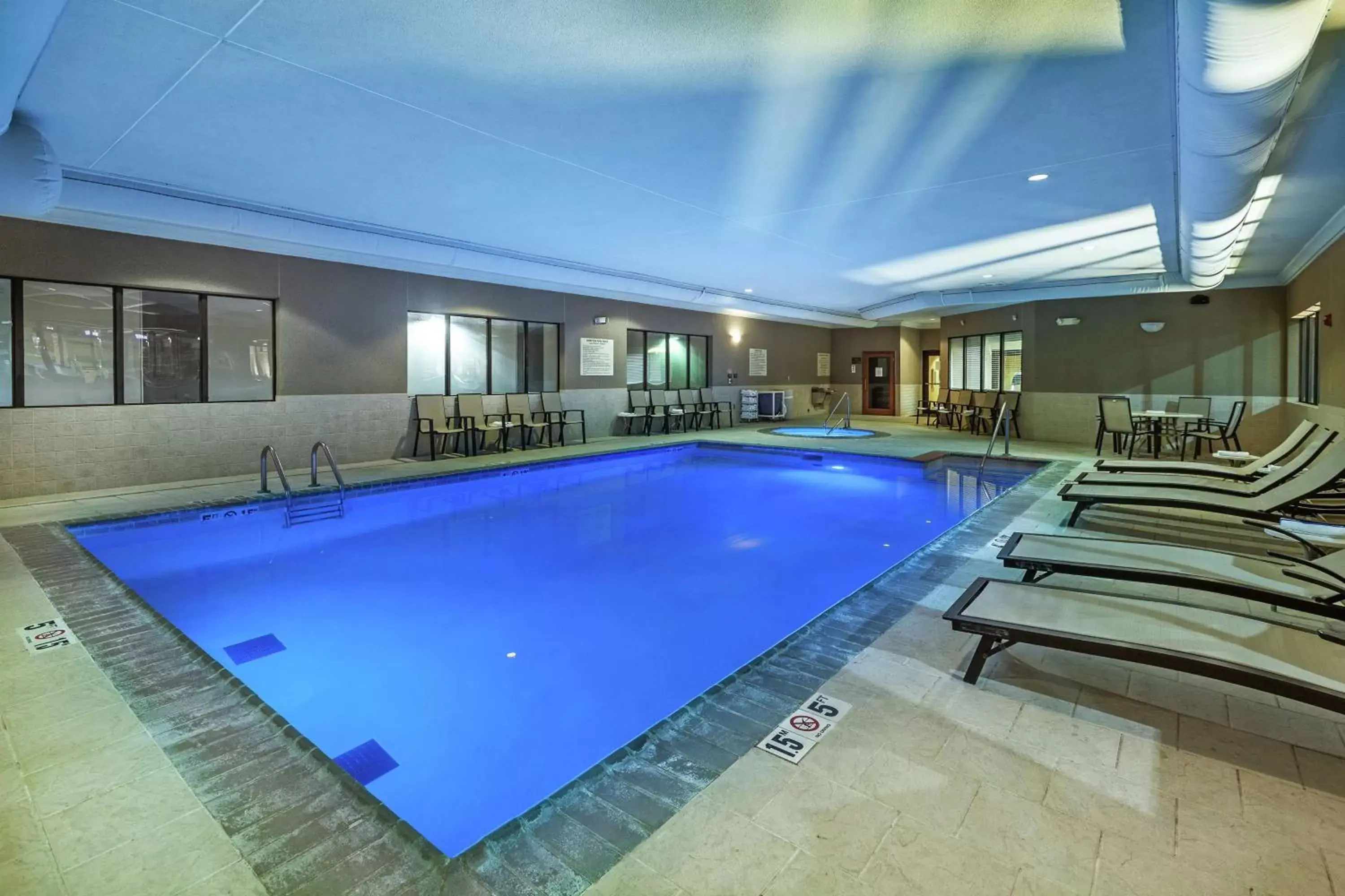 Swimming Pool in Hampton Inn & Suites Owasso