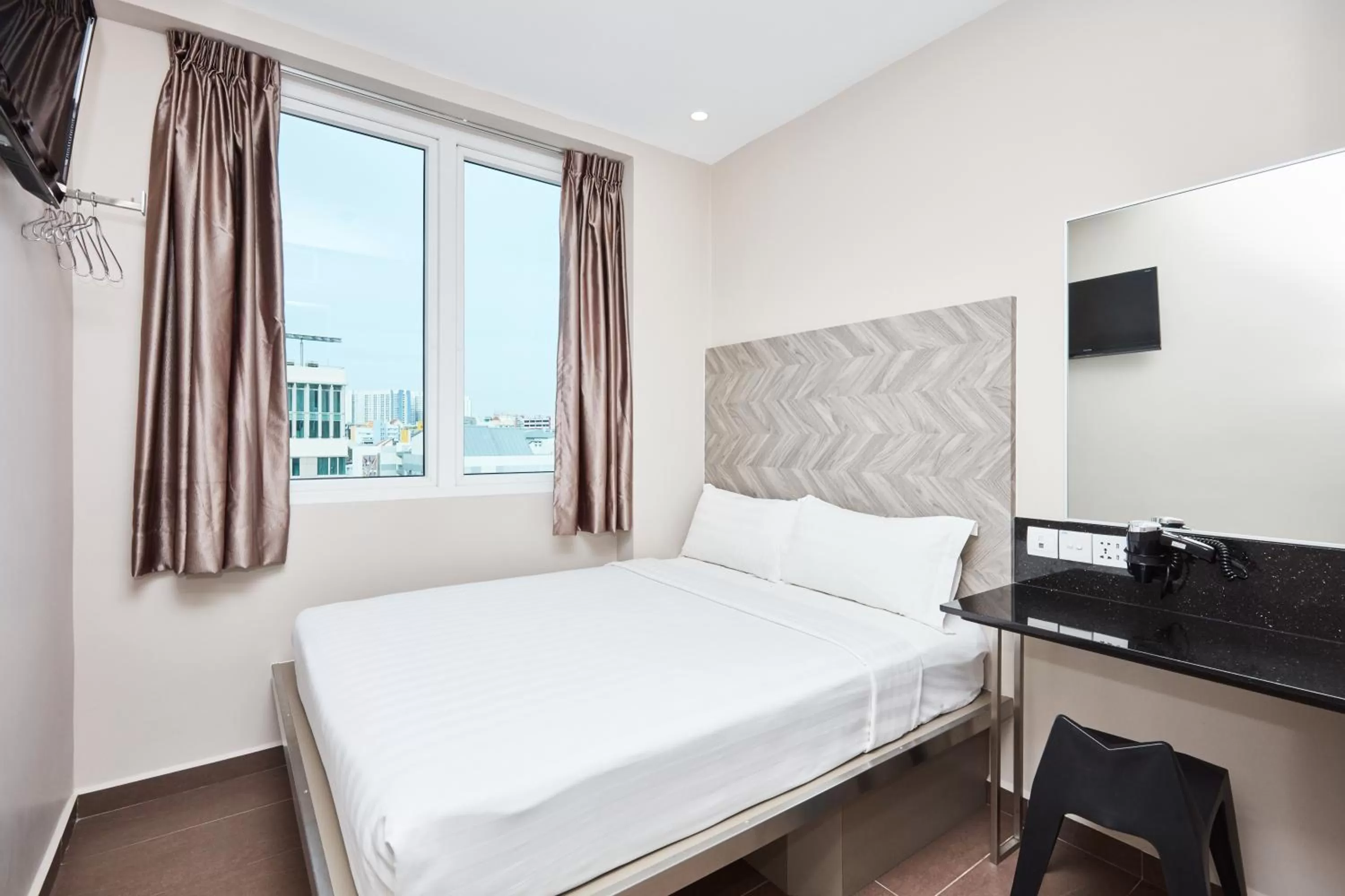 Bedroom, Bed in ibis budget Singapore Ruby
