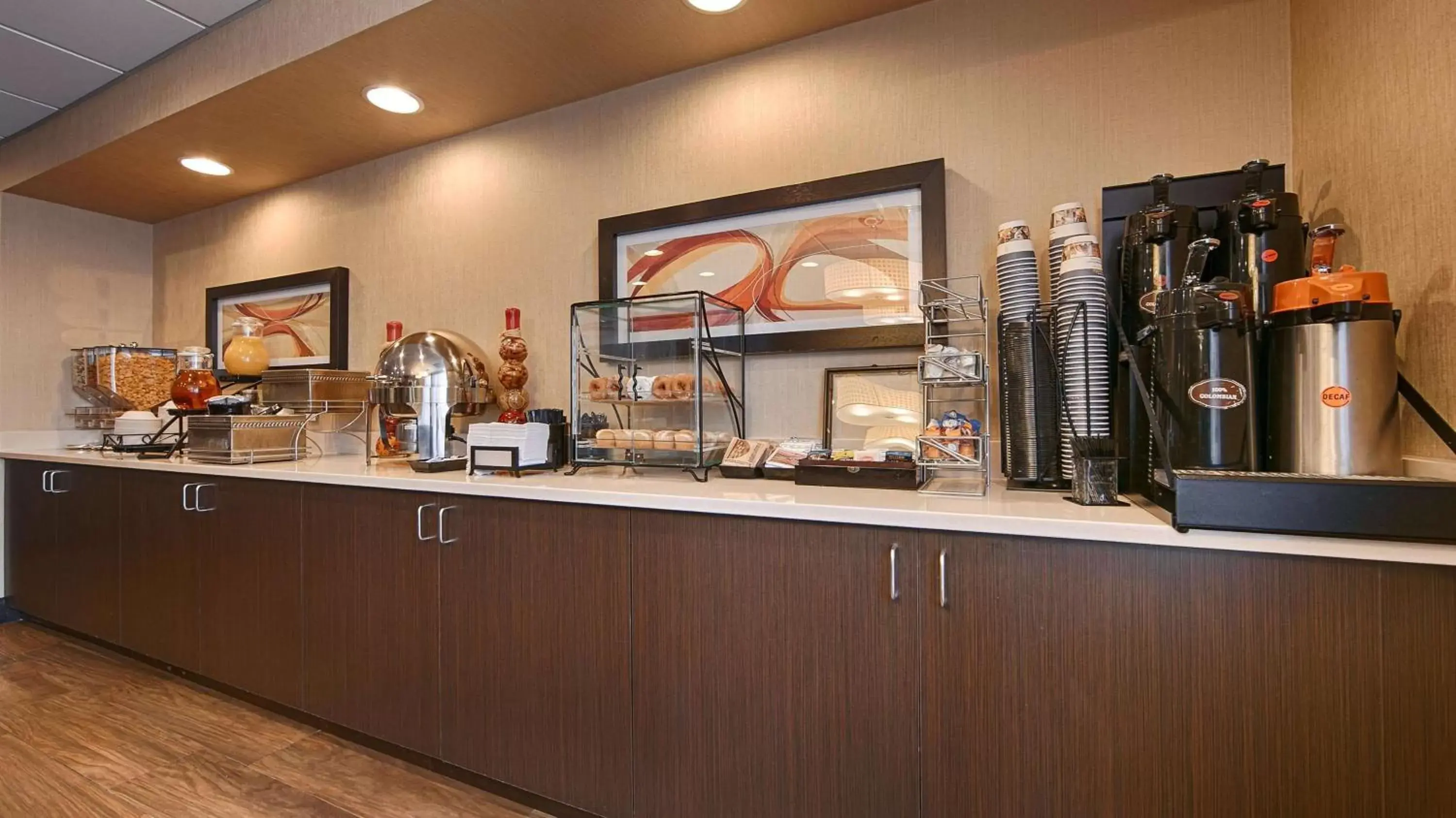 Restaurant/places to eat in High Plains Hotel at Denver International Airport