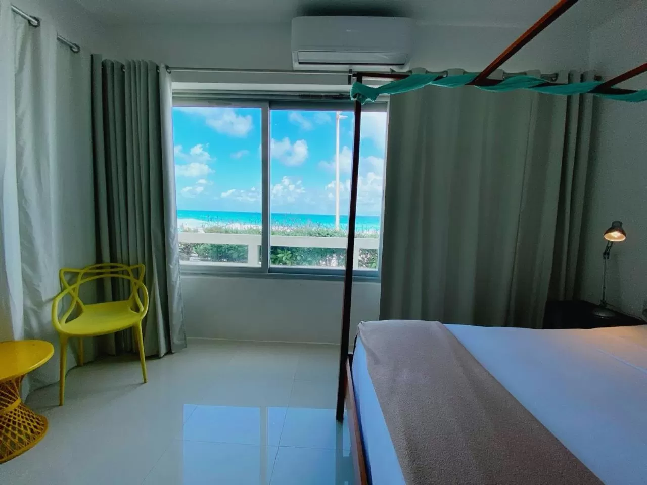 Balcony/Terrace, Bed in Rocamar Hotel Isla Mujeres