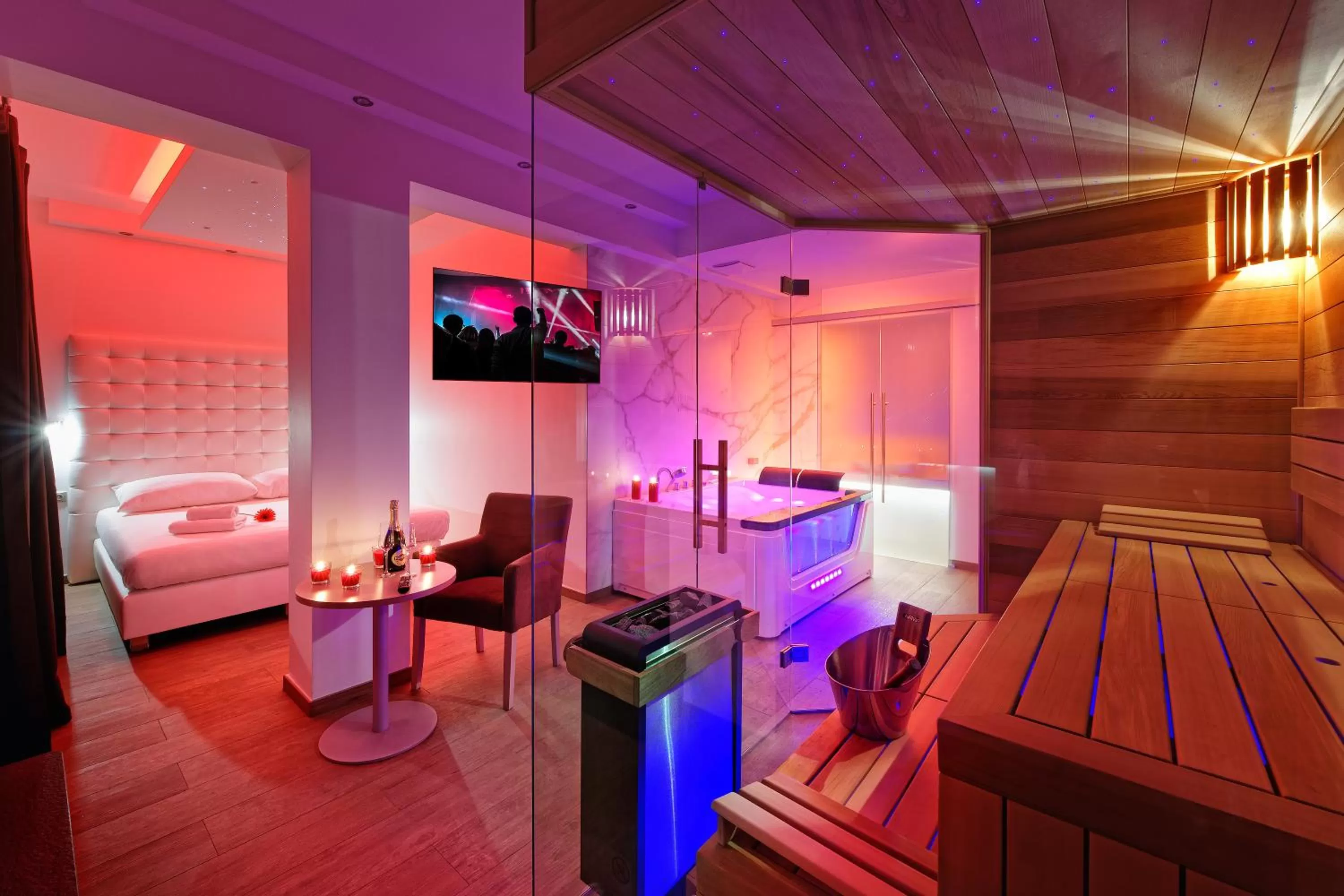 Wellness Room with Private Sauna and Jacuzzi in Hotel Aura Design & Garden Pool