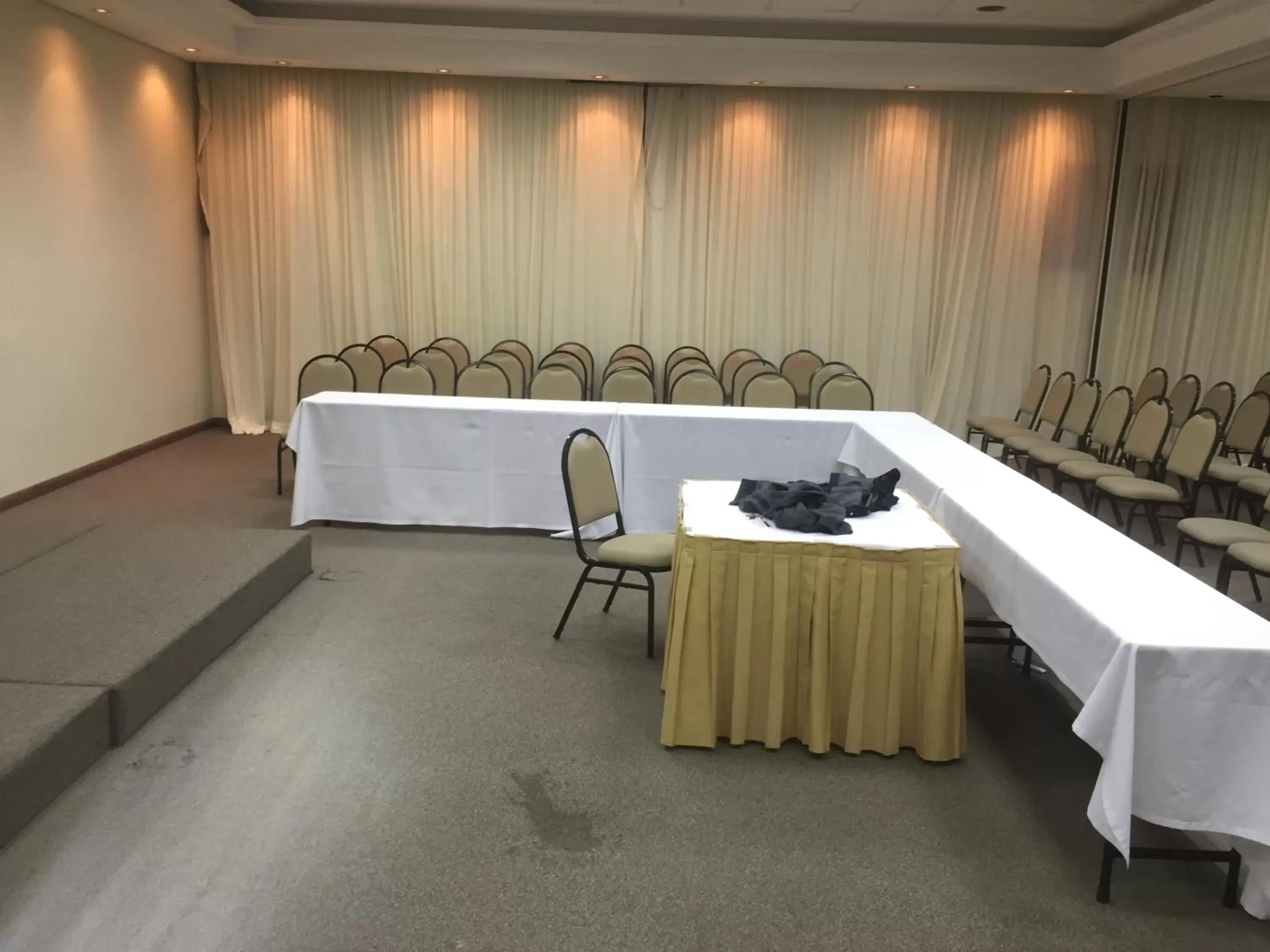 Banquet/Function facilities, Business Area/Conference Room in Comfort Franca