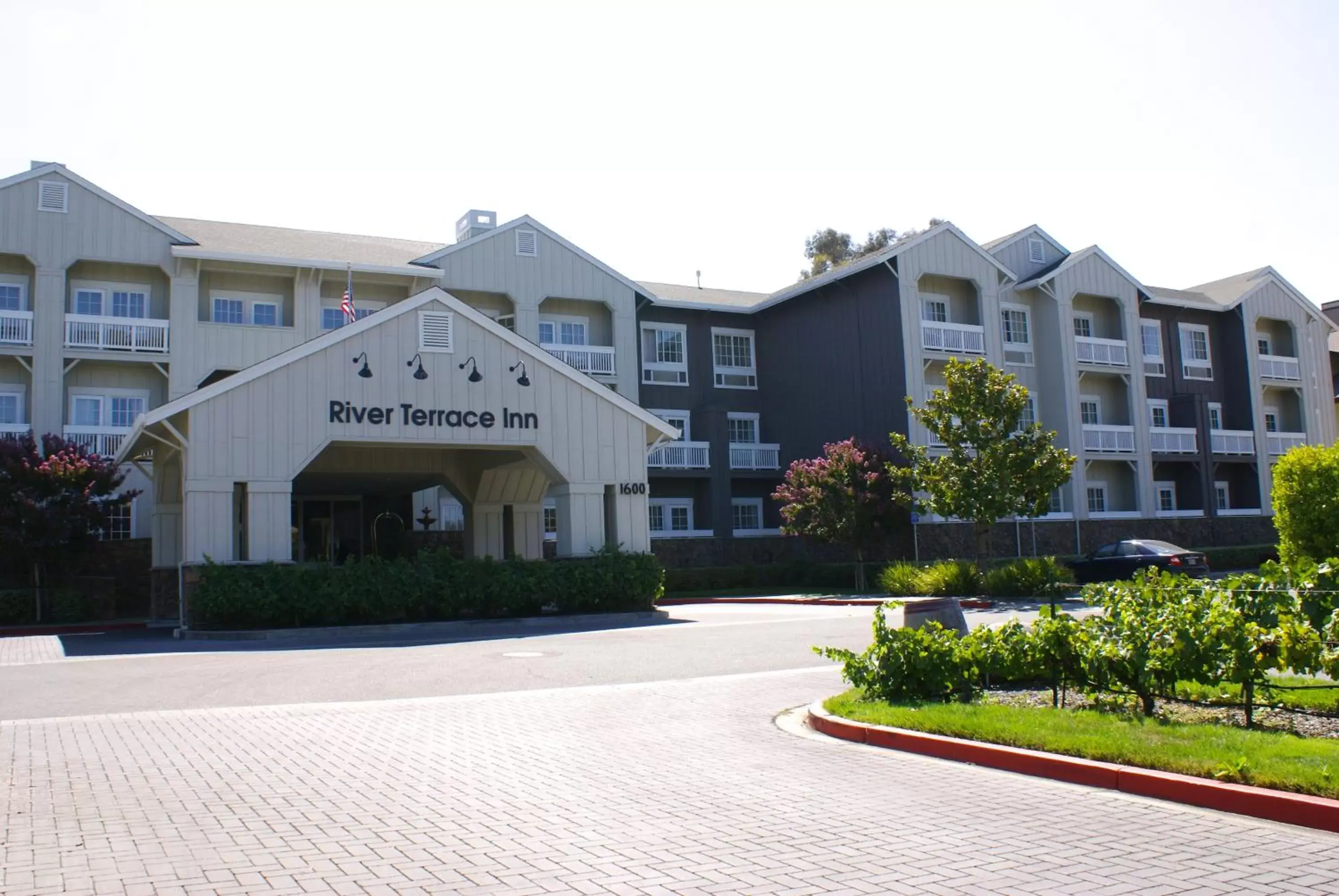 Facade/entrance, Property Building in River Terrace Inn, a Noble House Hotel