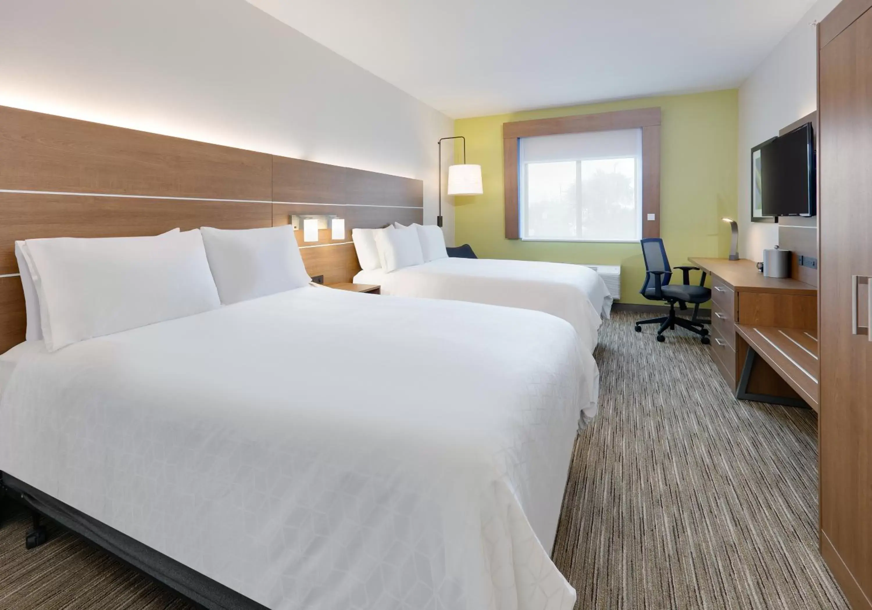 Bed in Holiday Inn Express Northwest near Sea World, an IHG Hotel