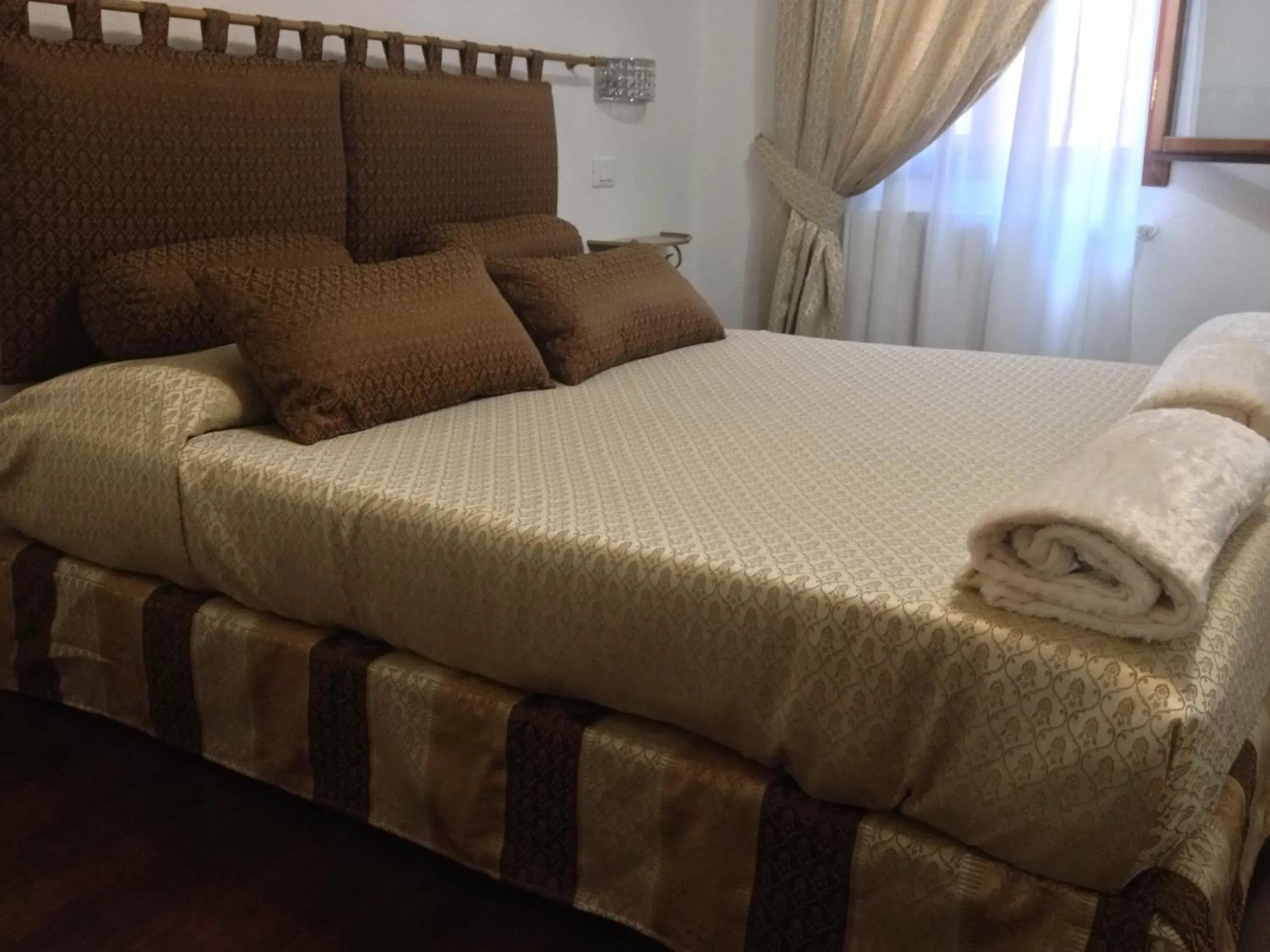 Photo of the whole room, Bed in Albergo Marin