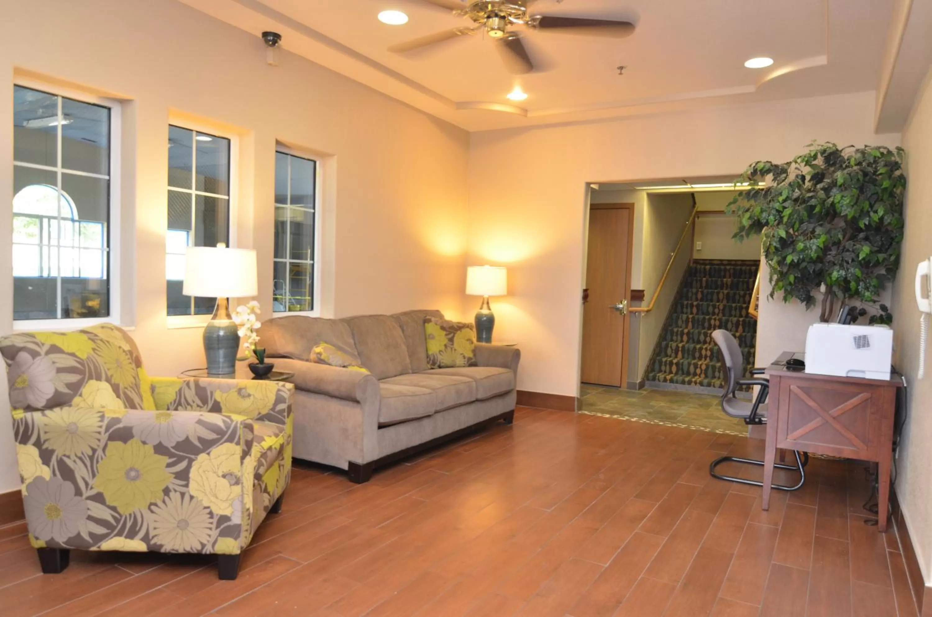 Communal lounge/ TV room in AmericInn by Wyndham Des Moines Airport