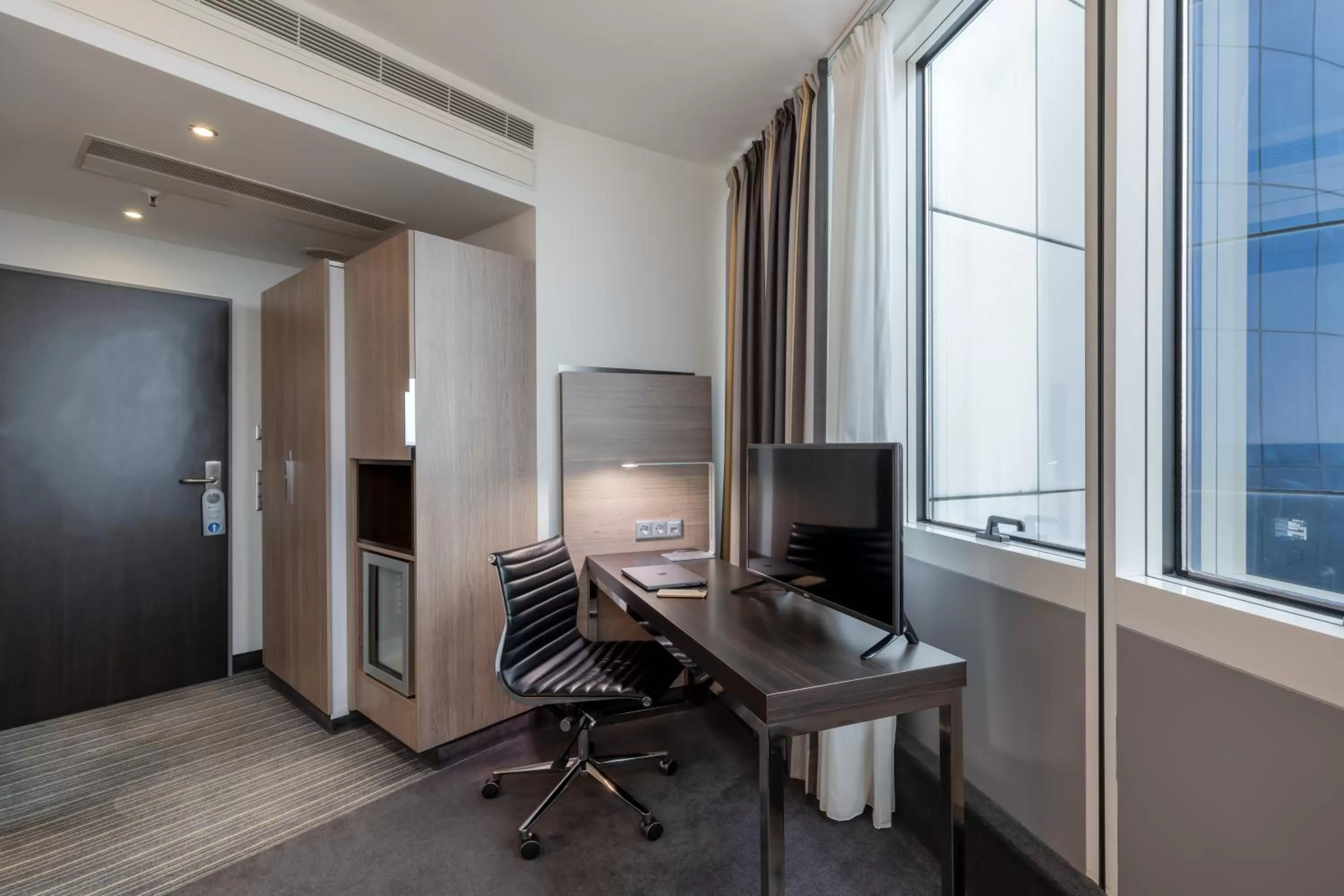 TV and multimedia in Select Hotel Berlin Spiegelturm