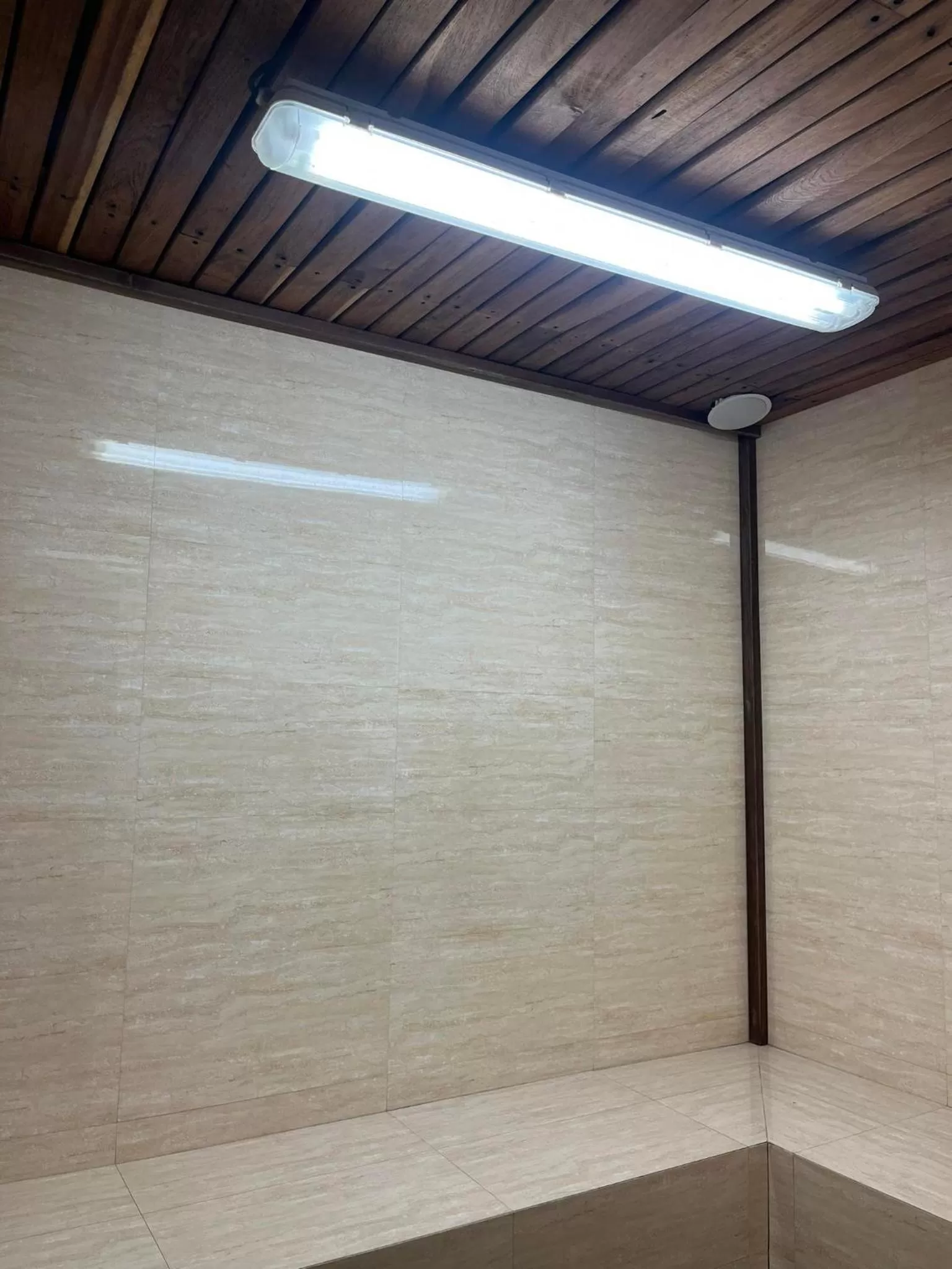 Shower in Zújmú Business Boutique Hotel