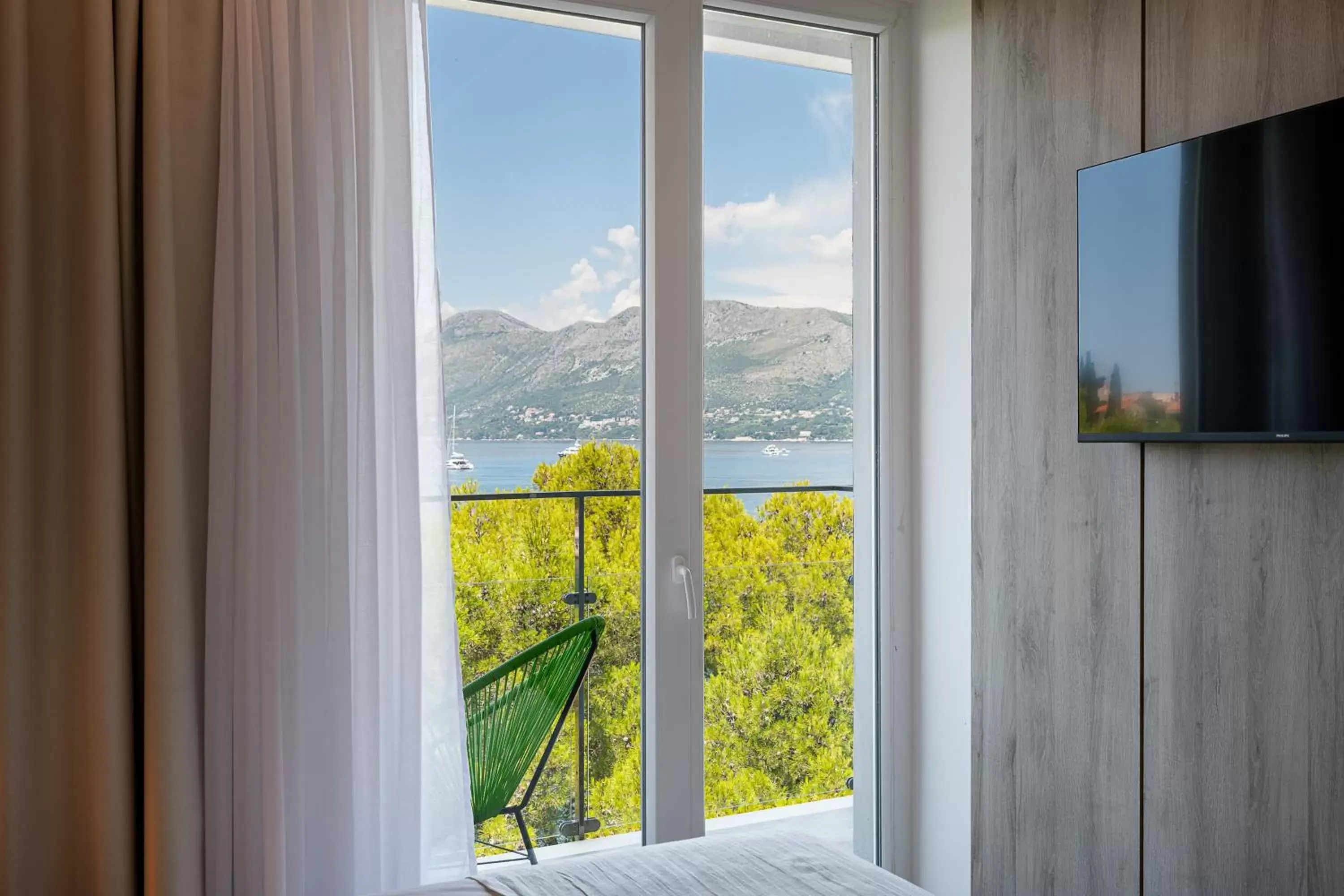 Sea view, Mountain View in Hotel Cavtat