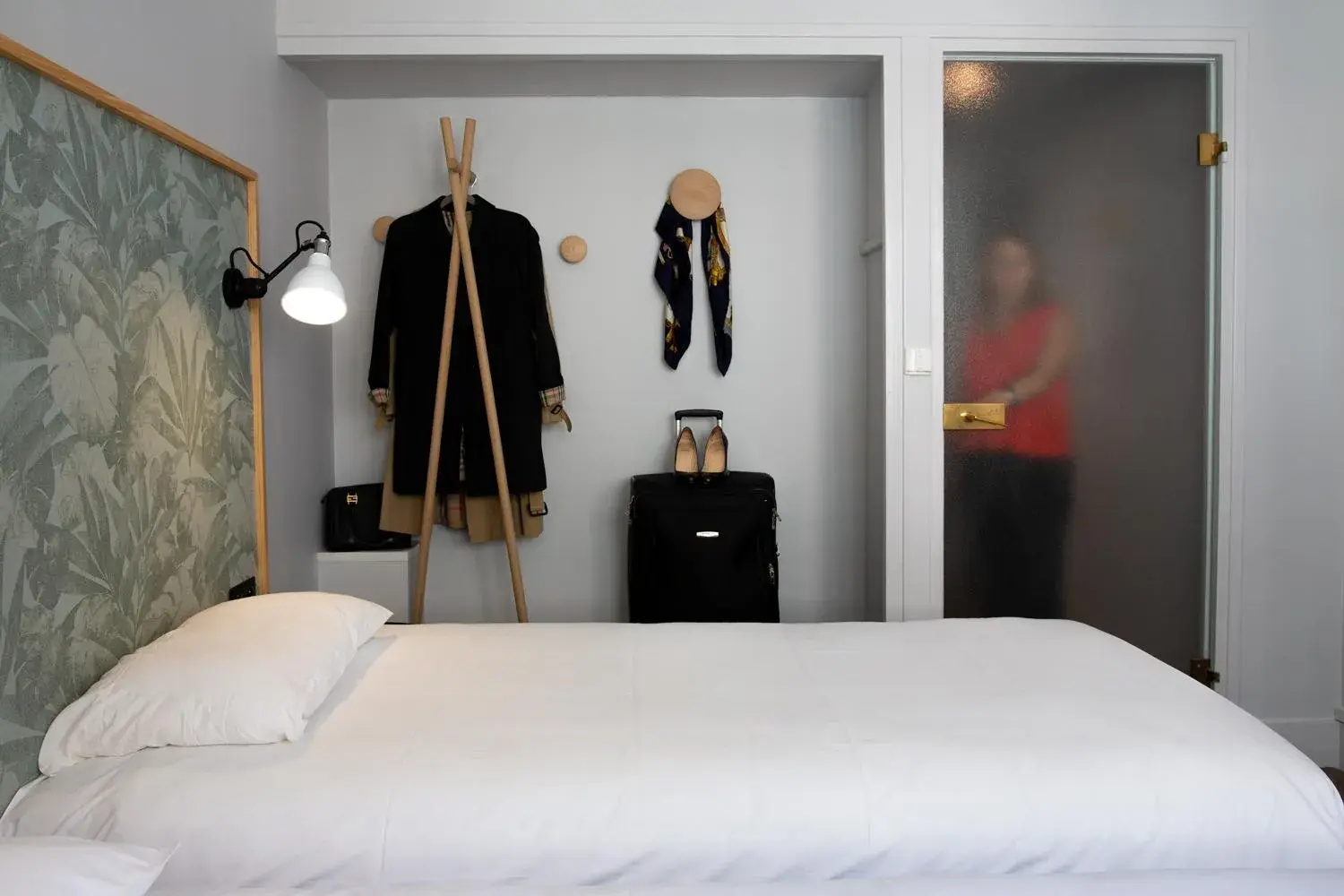 Photo of the whole room, Bed in Hôtel Edmond W Lyon Part-Dieu