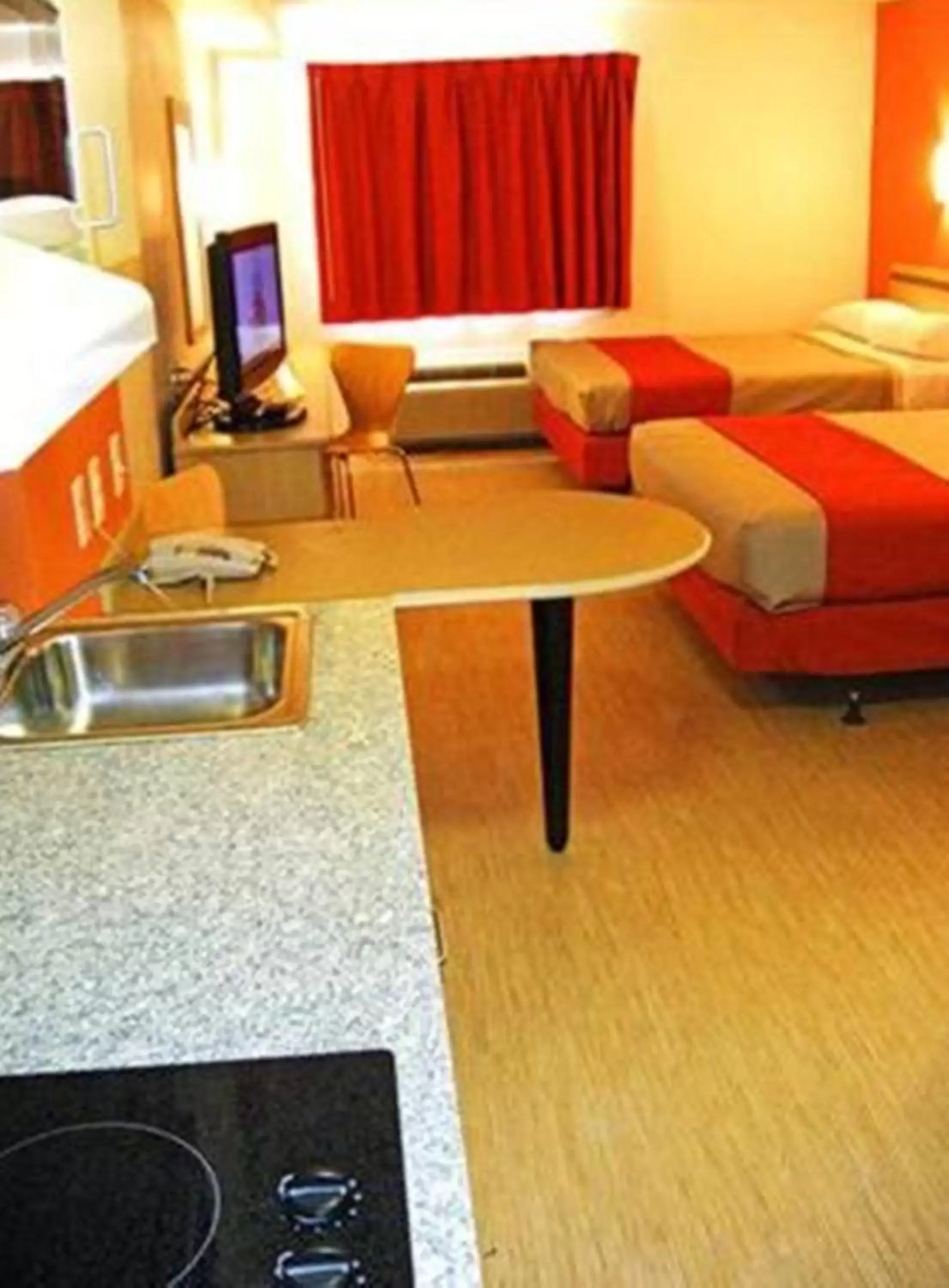 Bedroom, TV/Entertainment Center in Motel 6-Pasadena, TX